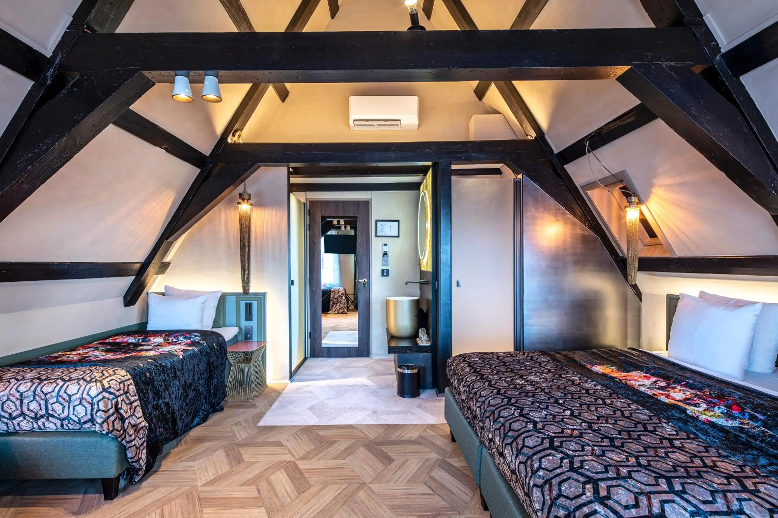 Photo of the whole room, Bed in Rokin Hotel