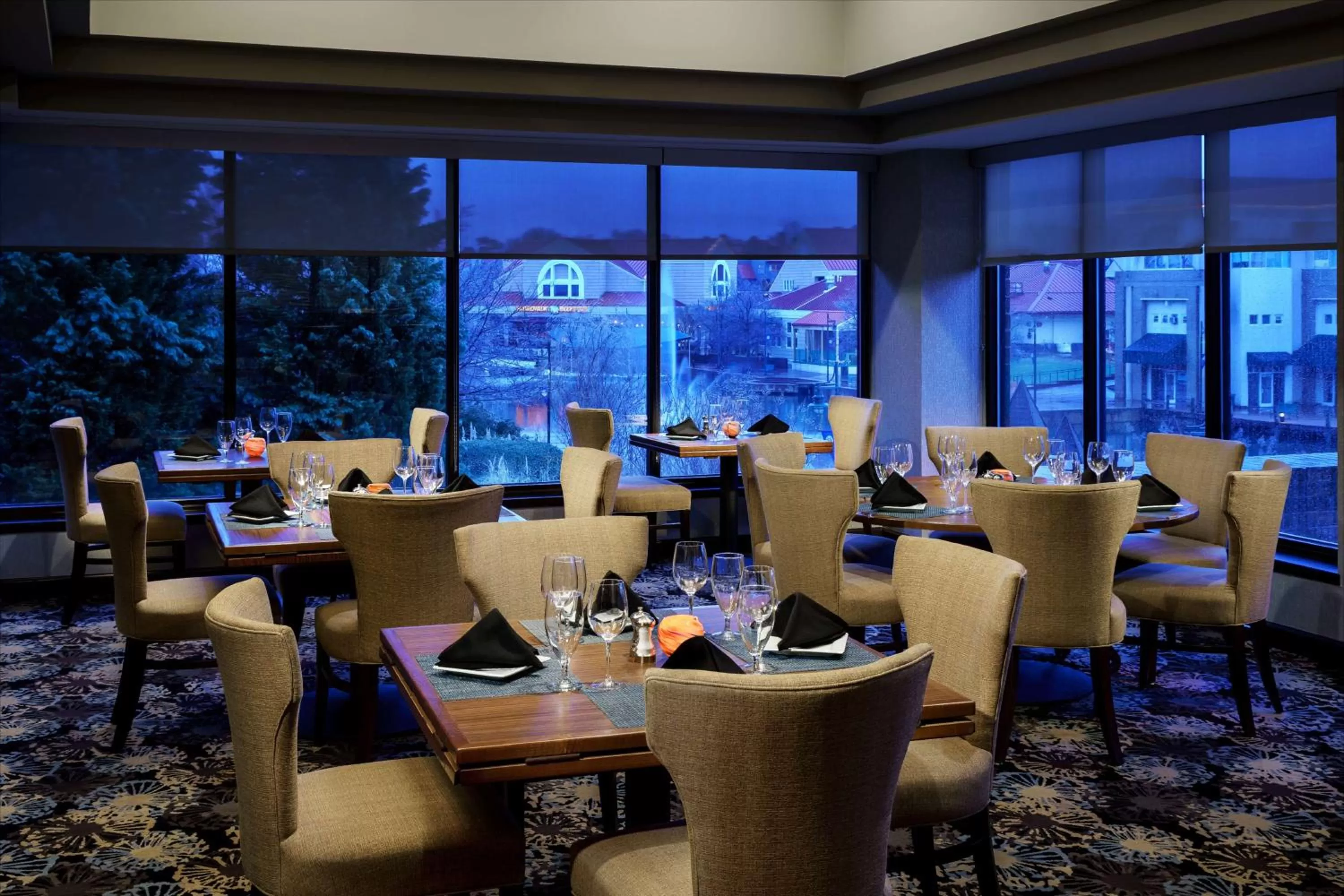 Restaurant/places to eat in Hilton Charlotte University Place