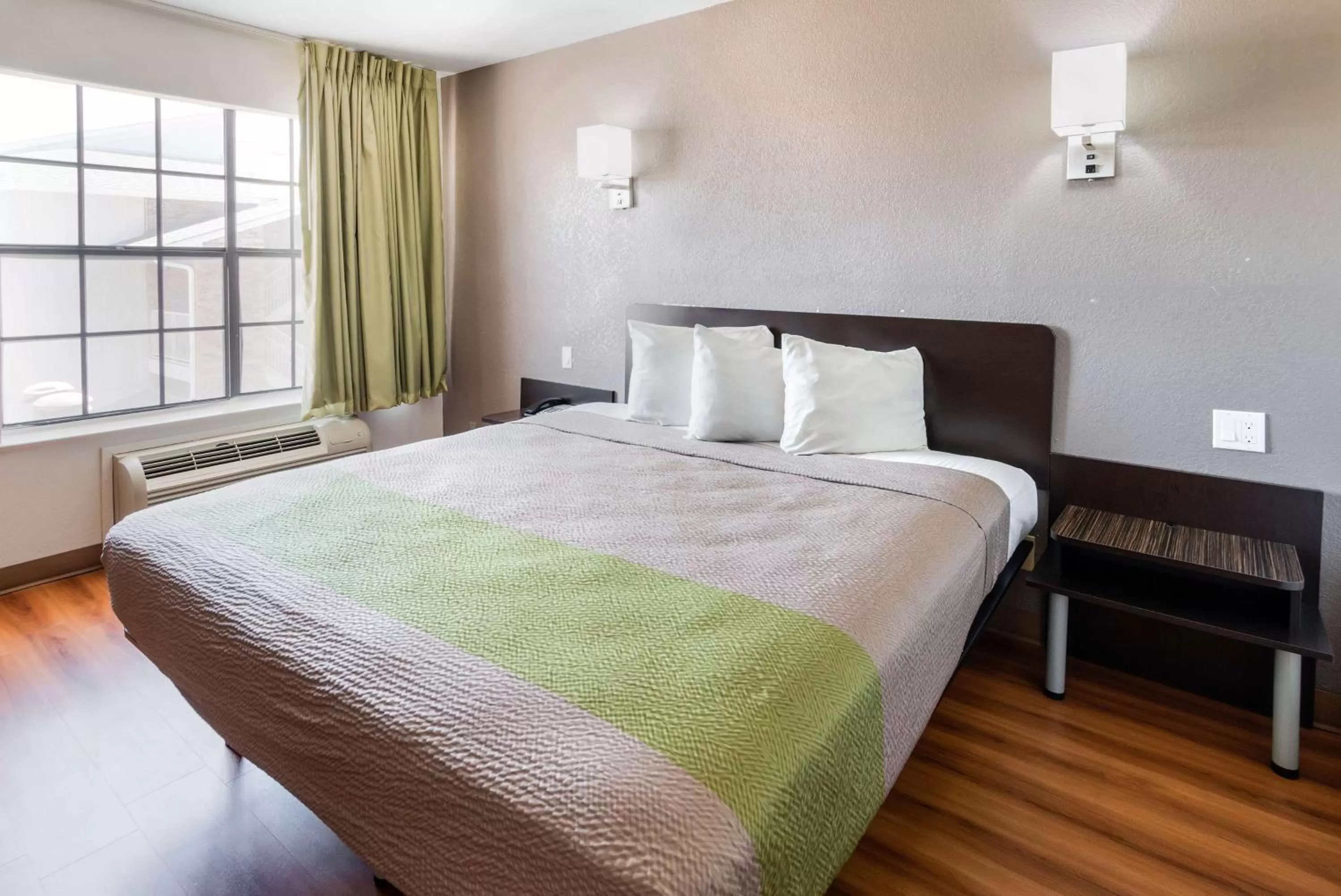 Bedroom, Bed in Studio 6-Arlington, TX