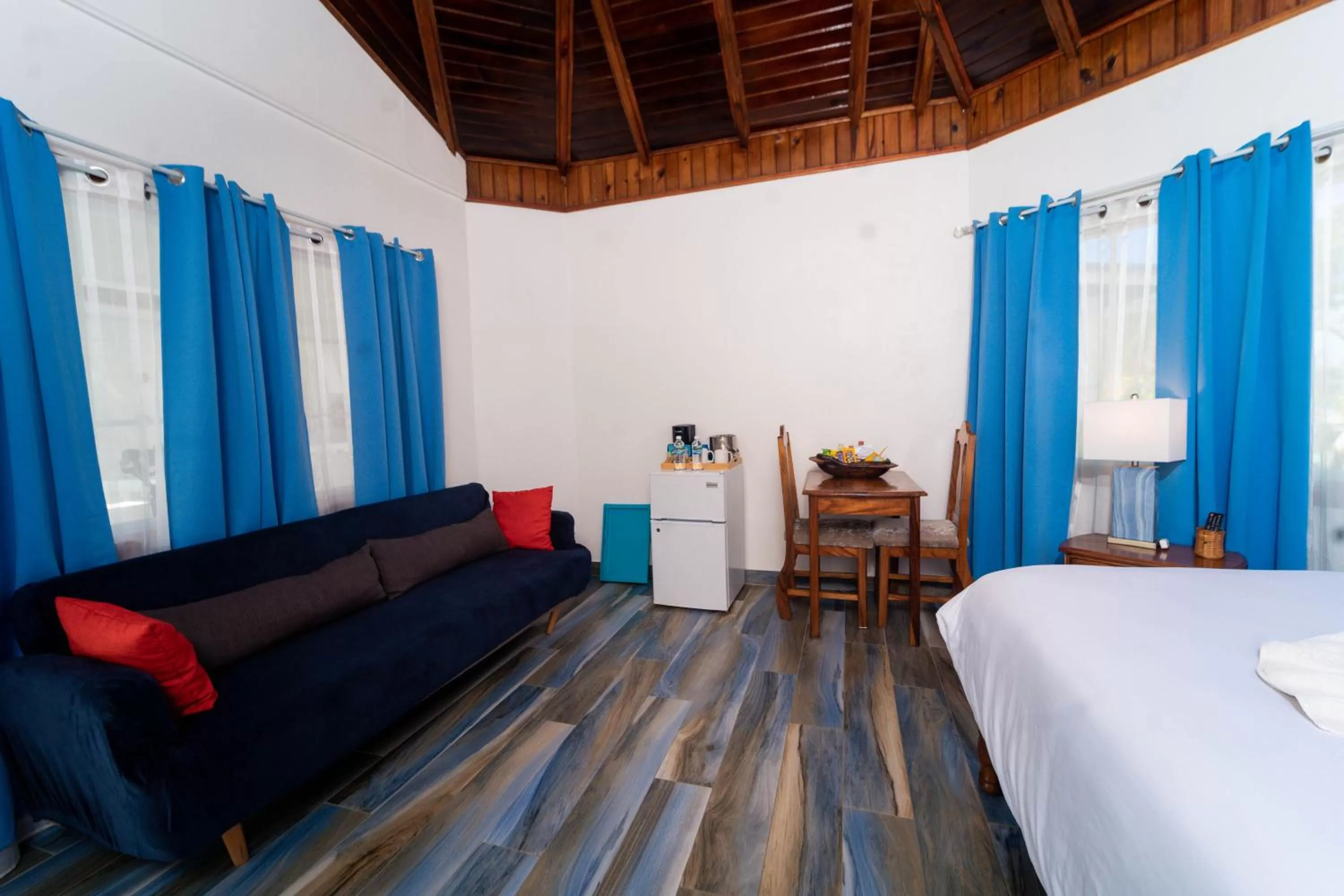 Bedroom, Bed in Blue Skies Beach Resort