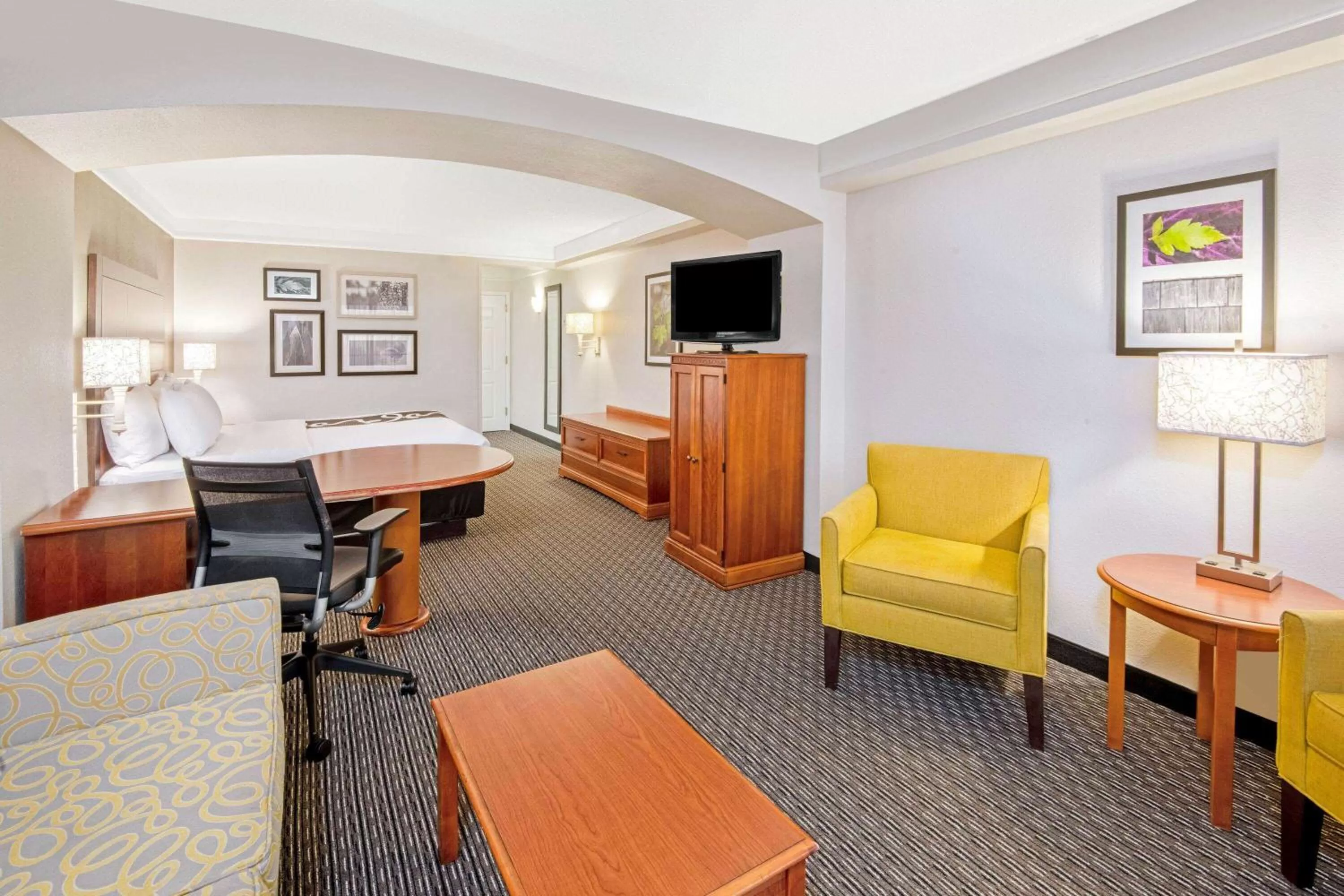 Executive King Room in La Quinta by Wyndham San Antonio Airport