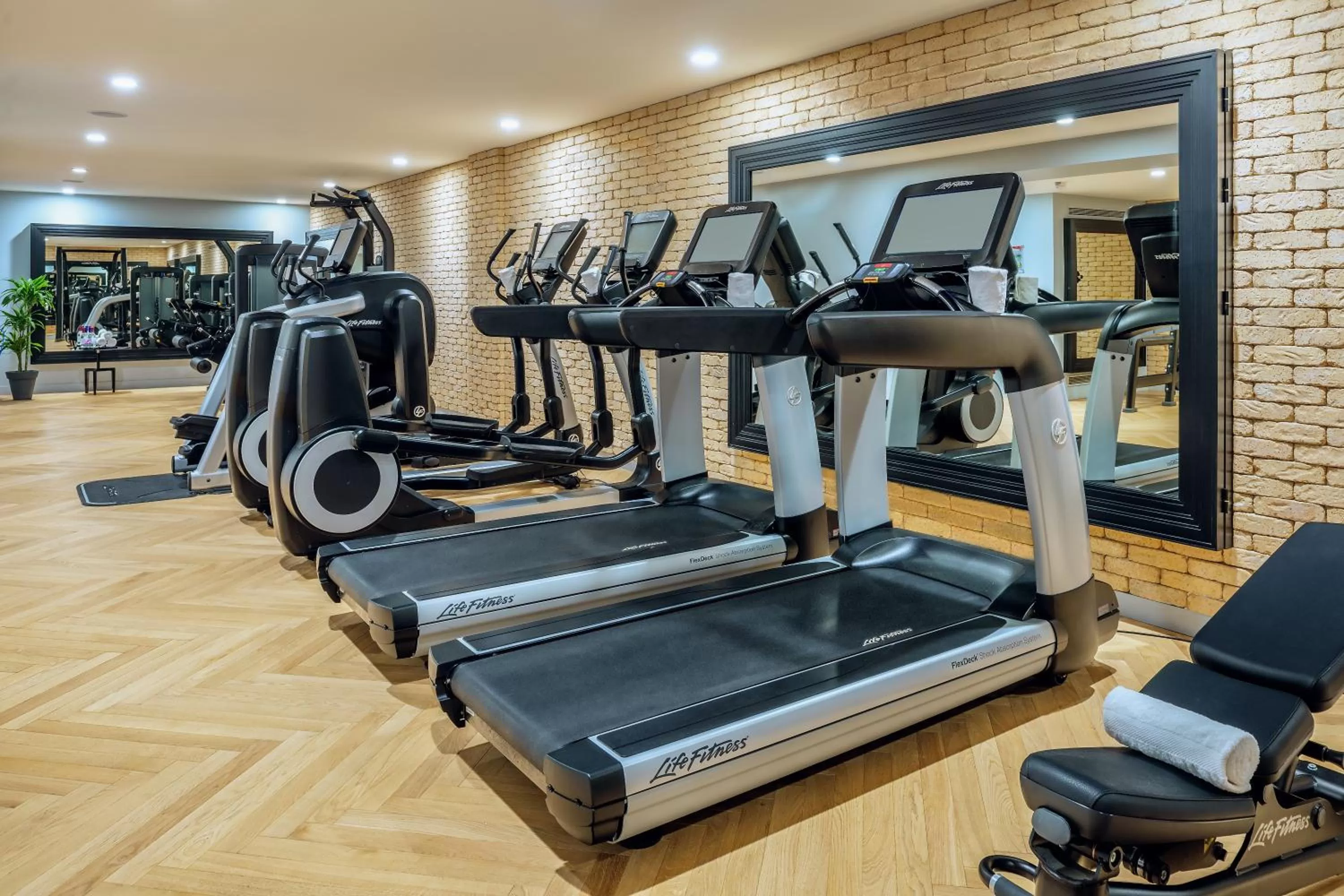 Fitness centre/facilities in La Clef Tour Eiffel Paris by The Crest Collection