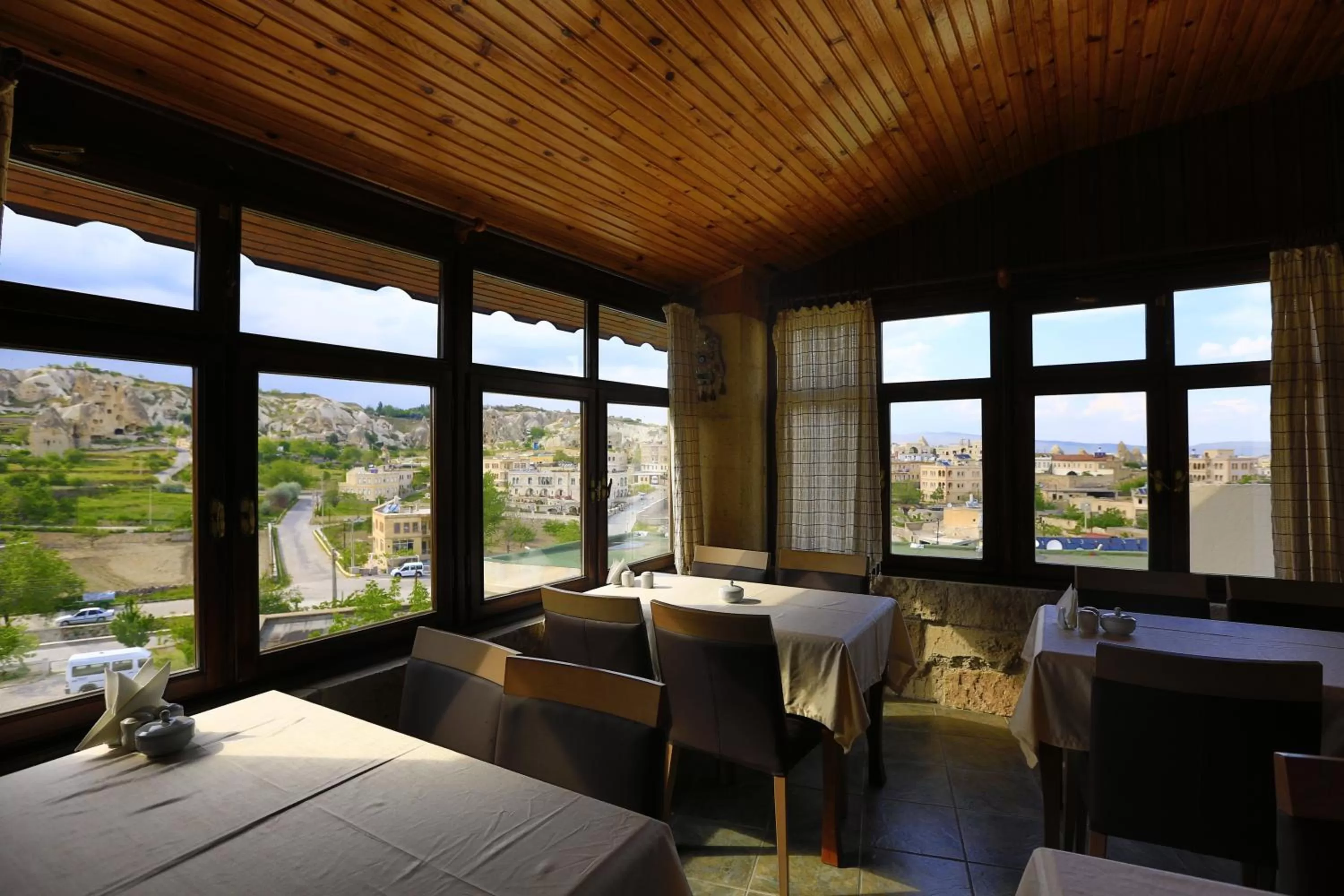 Restaurant/Places to Eat in Guven Cave Hotel