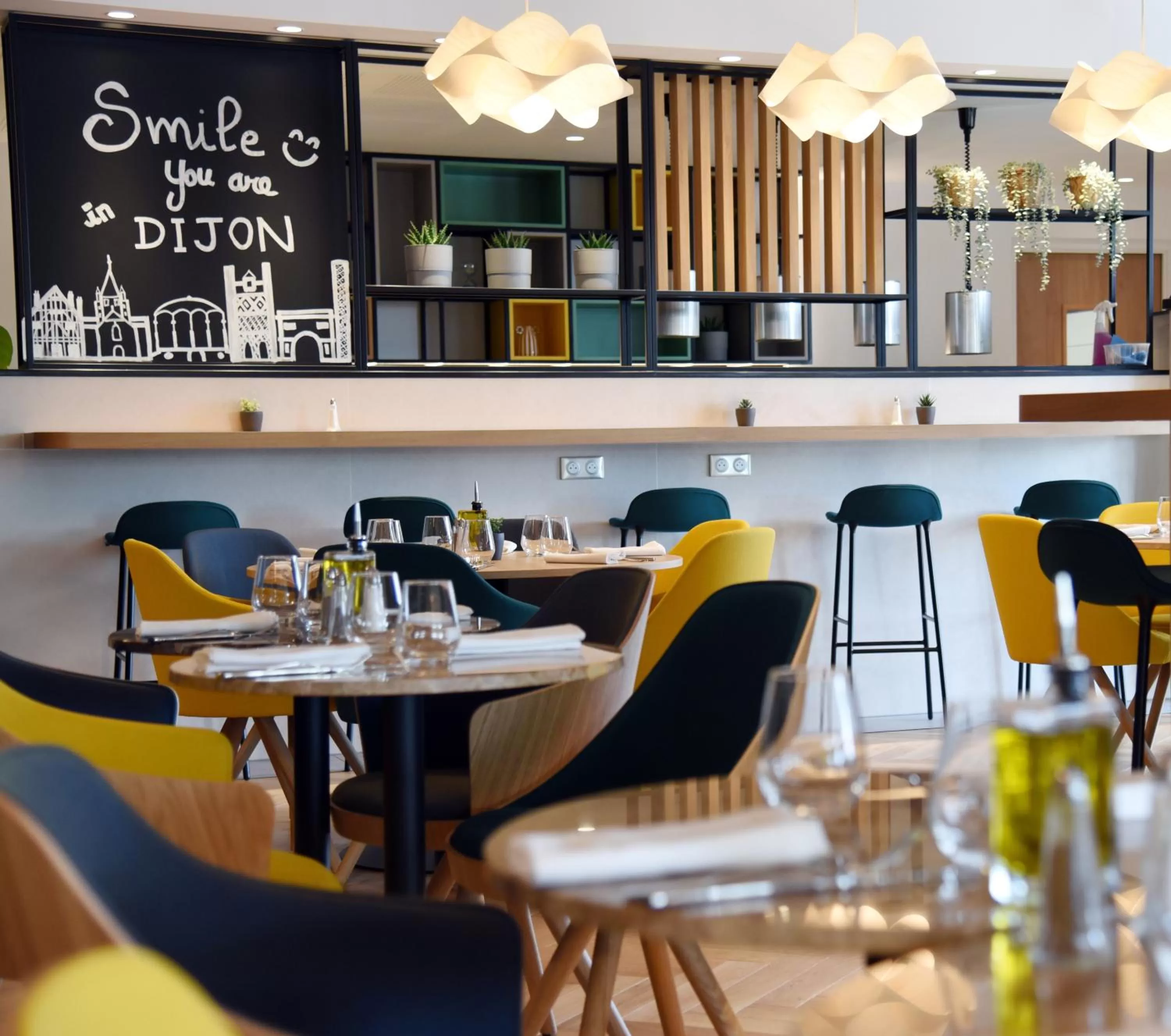 Restaurant/places to eat in Holiday Inn Dijon Sud - Longvic by IHG