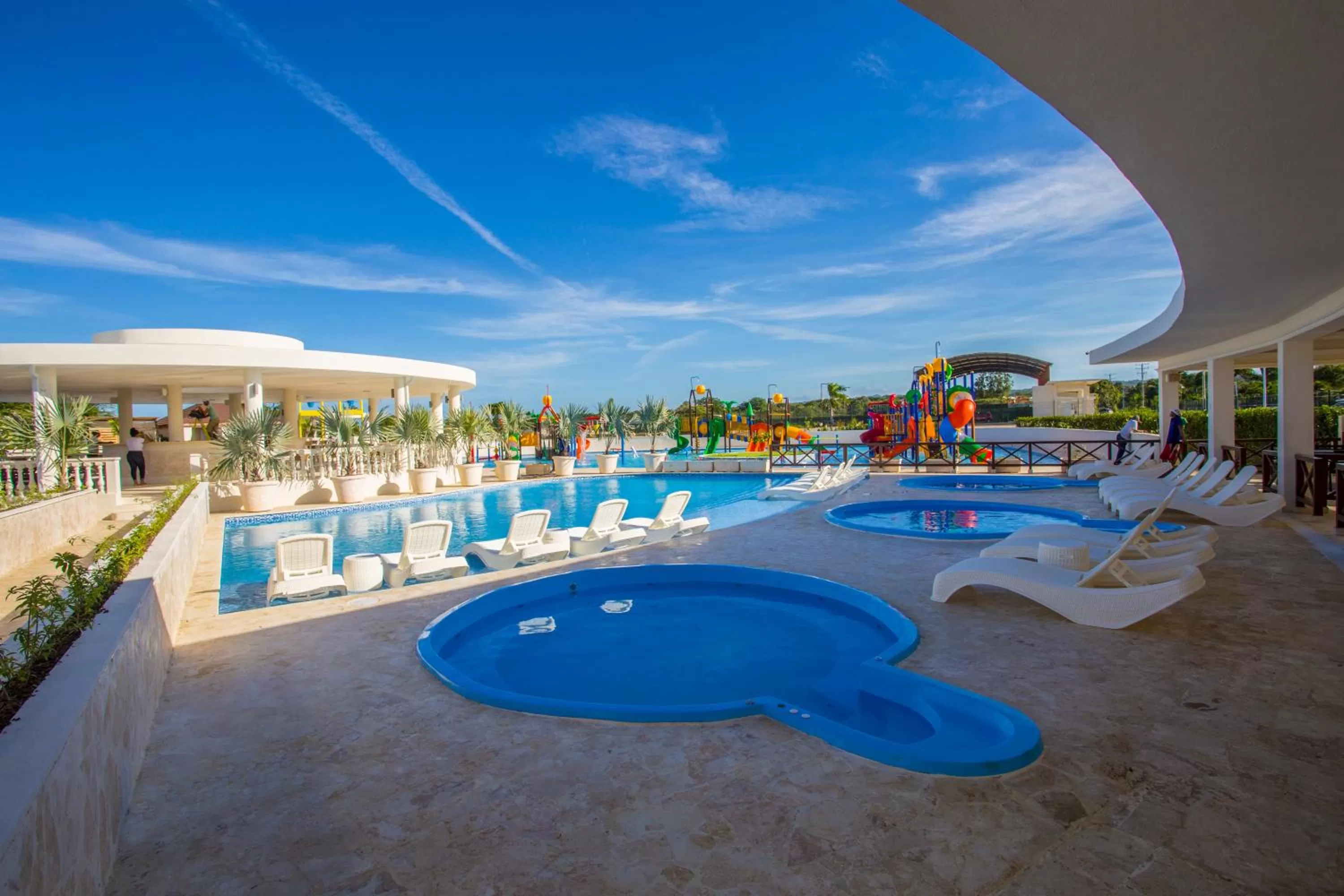 Restaurant/places to eat, Swimming Pool in Ocean Village Deluxe Resort & Spa