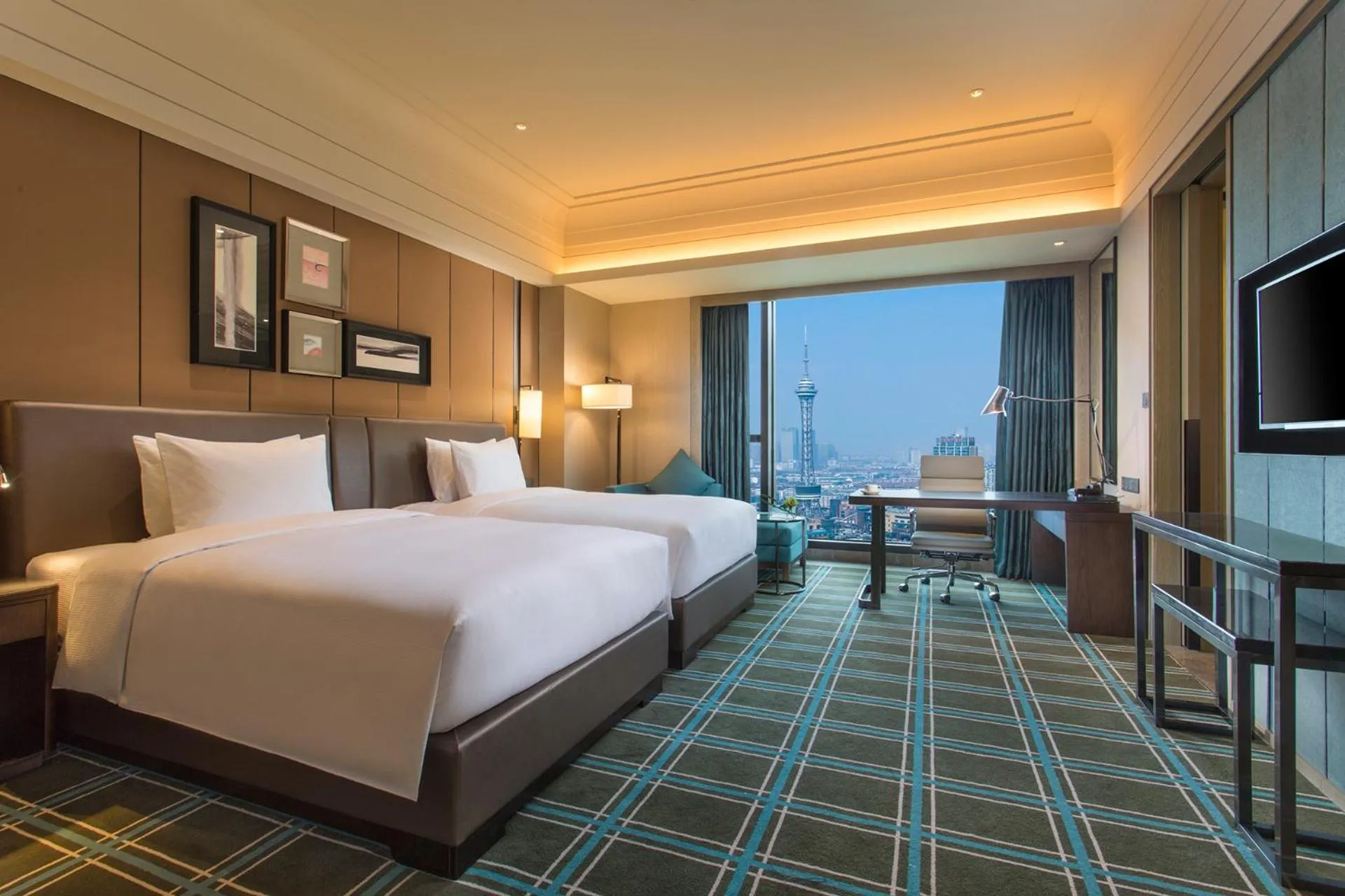 Property building, Bed in Hilton Changzhou