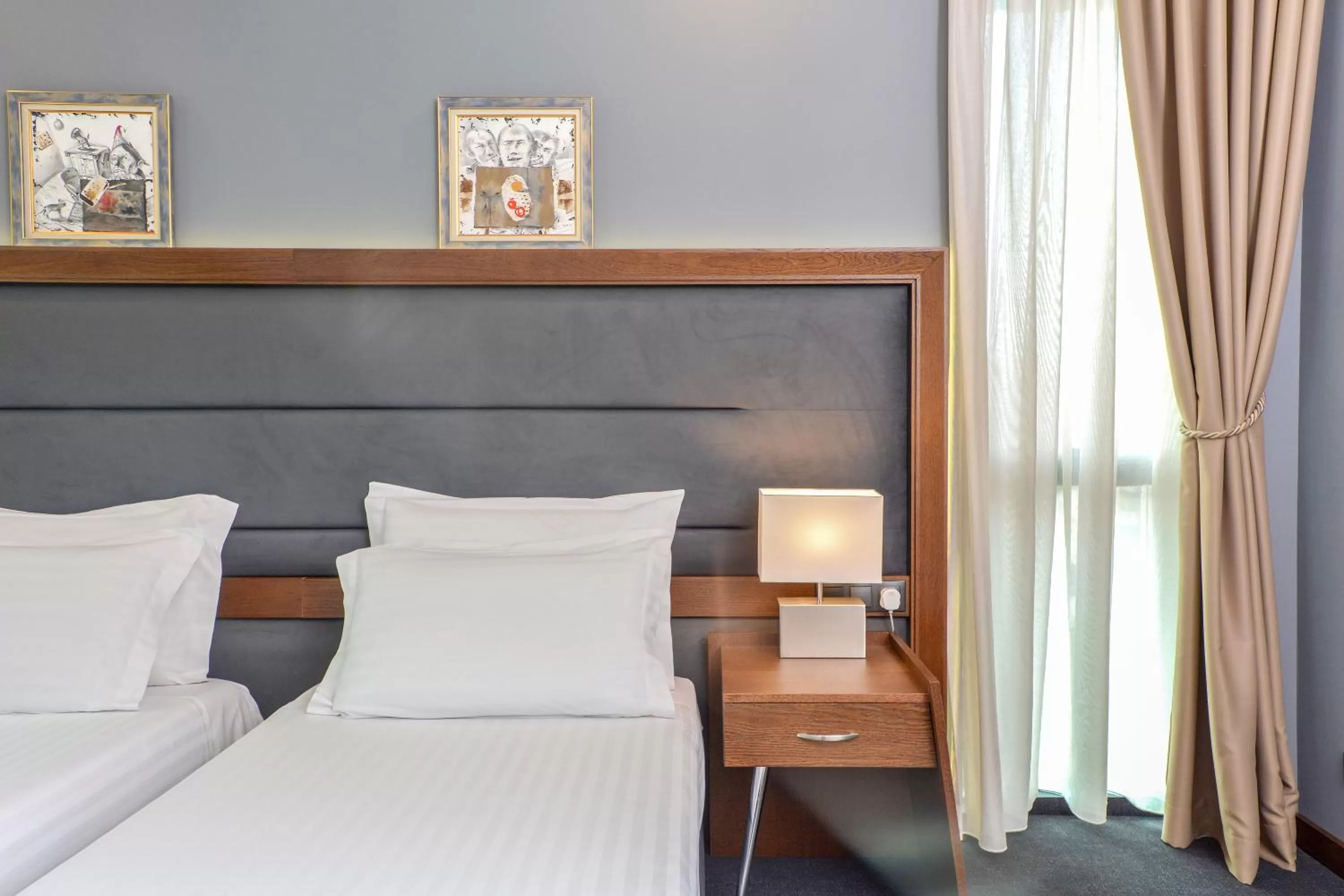 Bed in Budapest Hotel - Free Parking