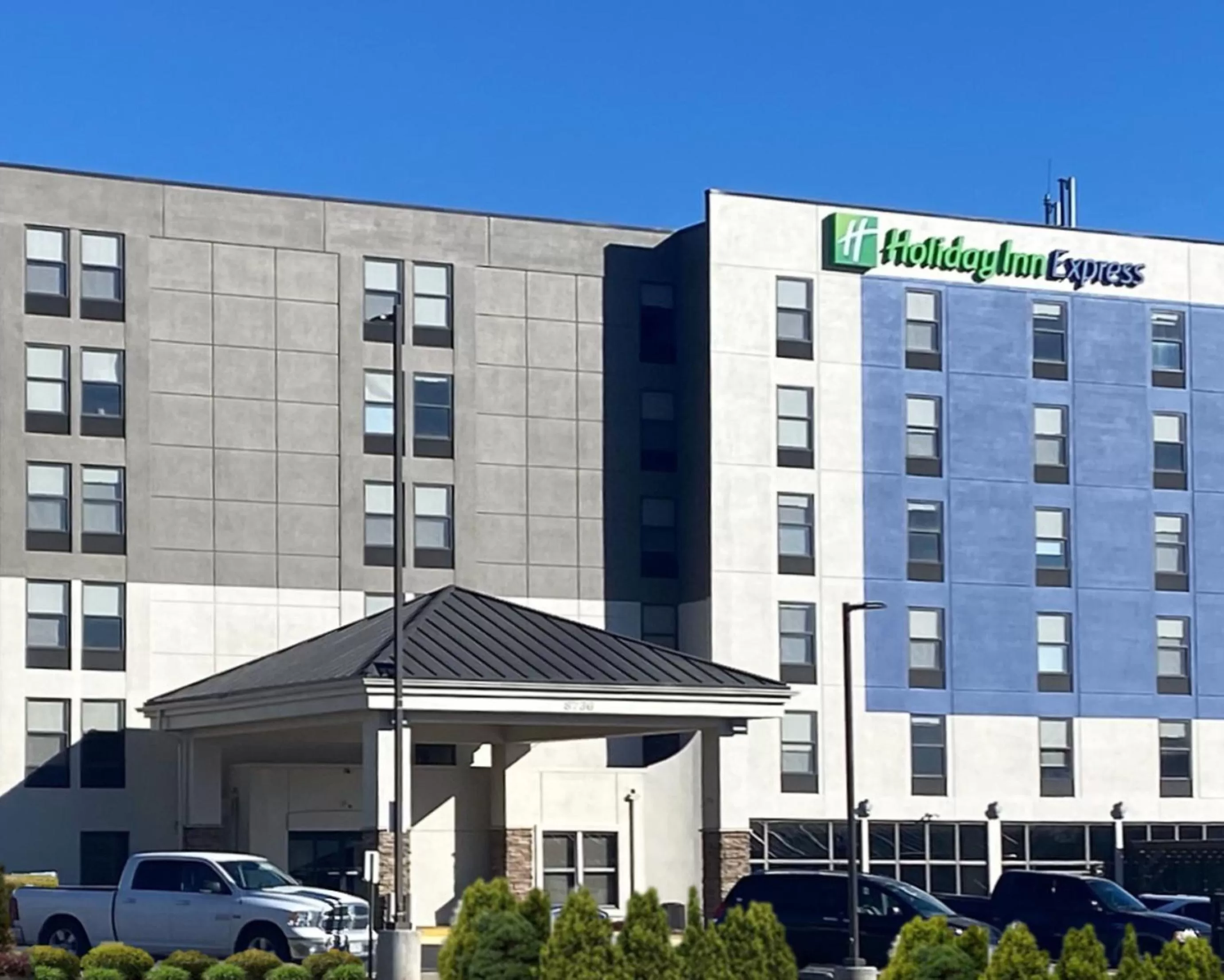 Holiday Inn Express & Suites Central Omaha by IHG
