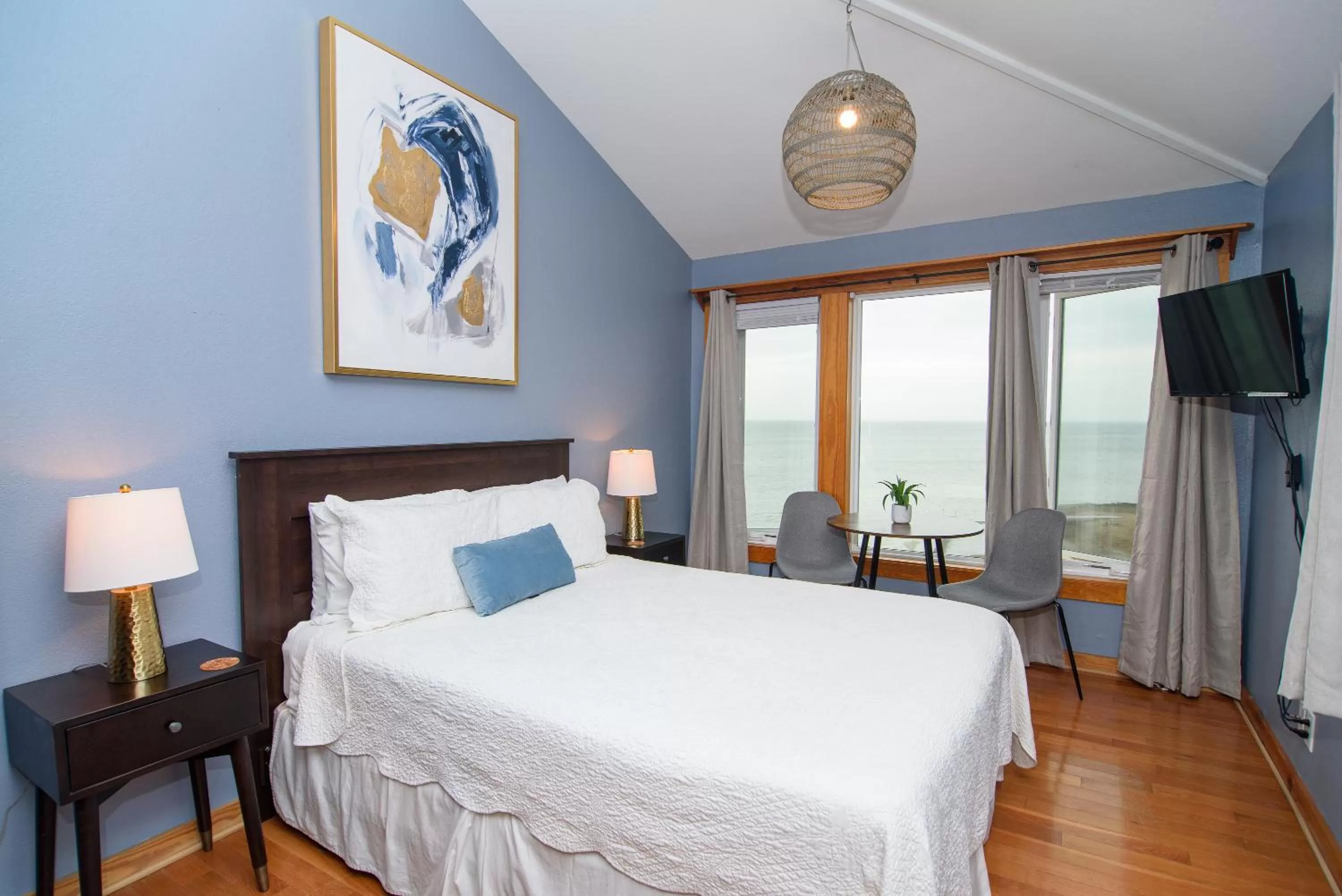 Bed in The Inn on Pamlico Sound