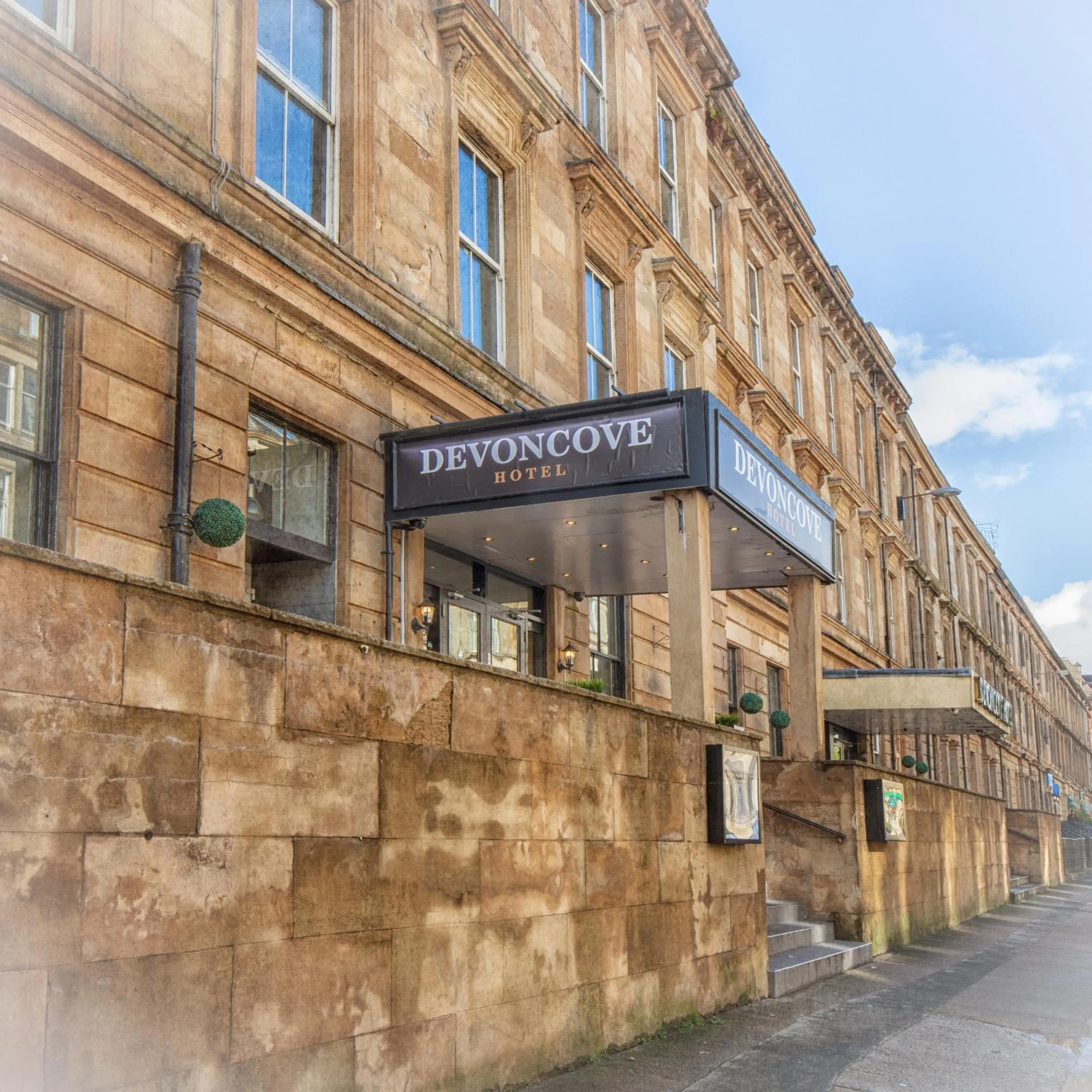 Property Building in Devoncove Hotel Glasgow