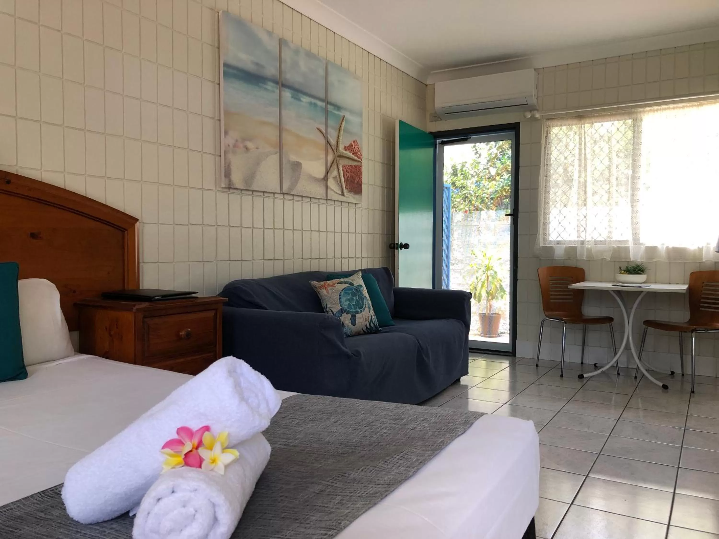 Tropical Palms Resort & 4WD Hire