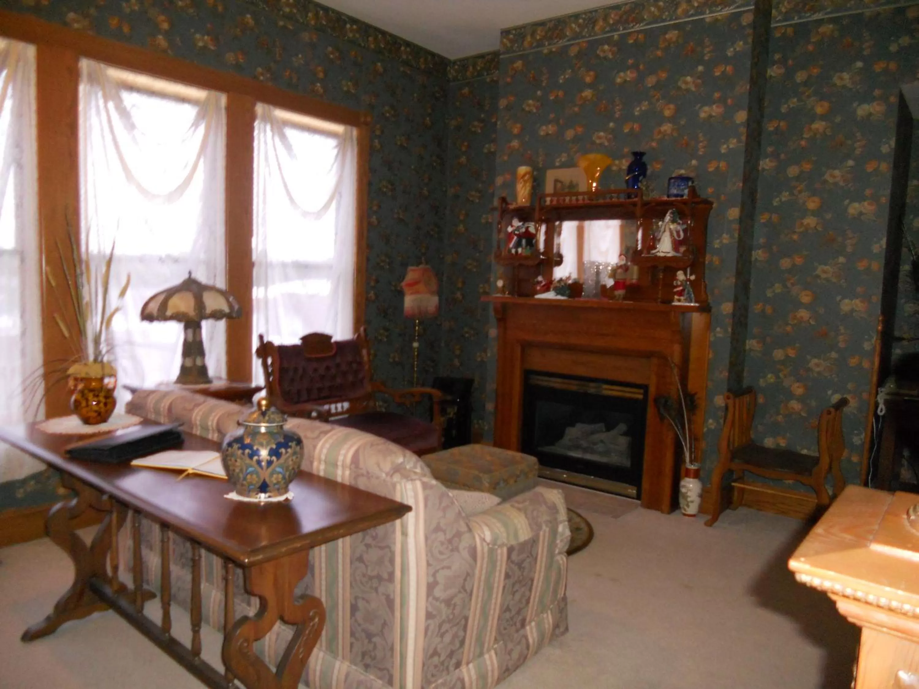 Communal lounge/ TV room in LandMark Inn at the Historic Bank of Oberlin