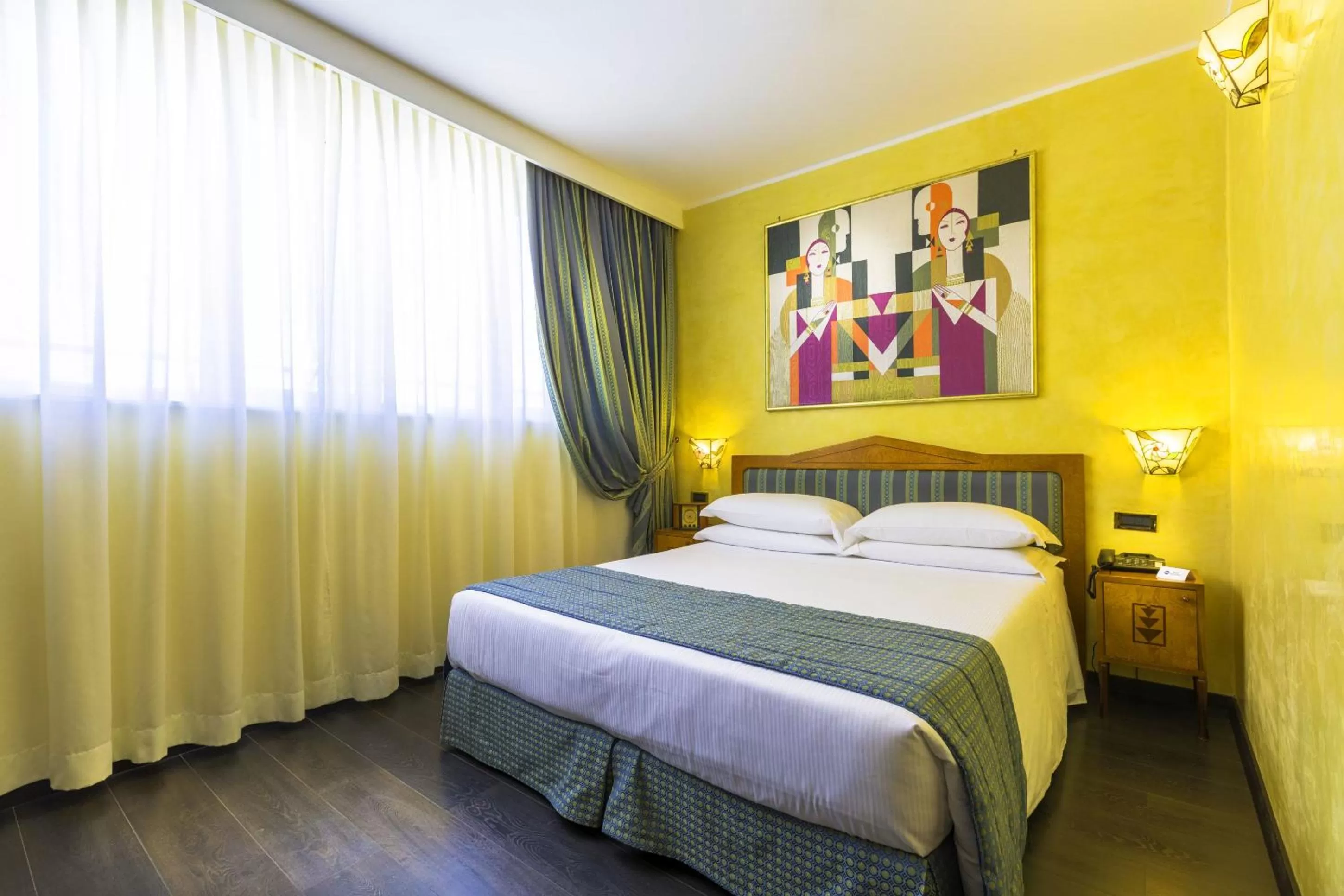 Bed in Best Western Hotel Artdeco