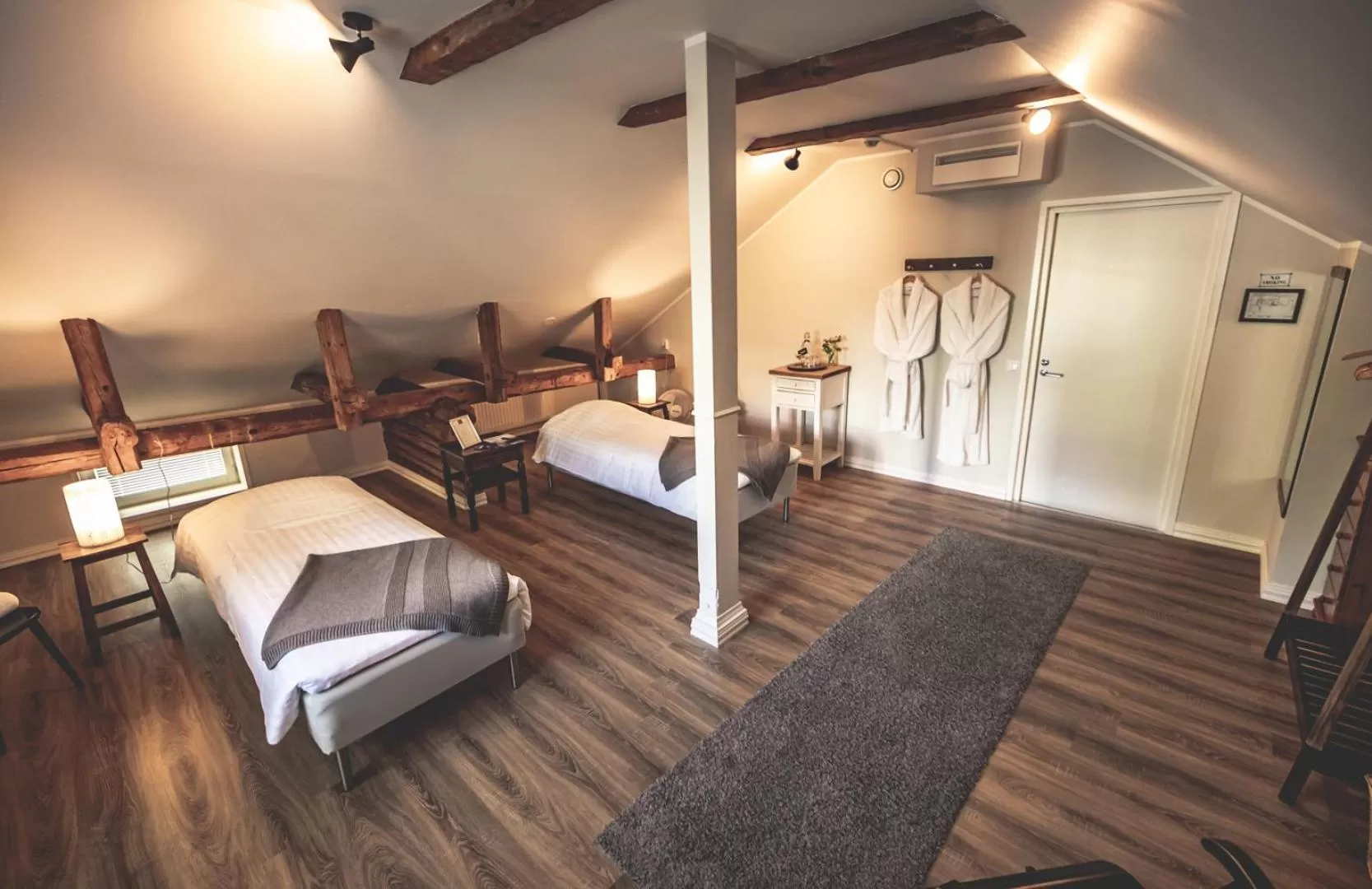 Bed in Cafe-Restaurant & Hotel Saima