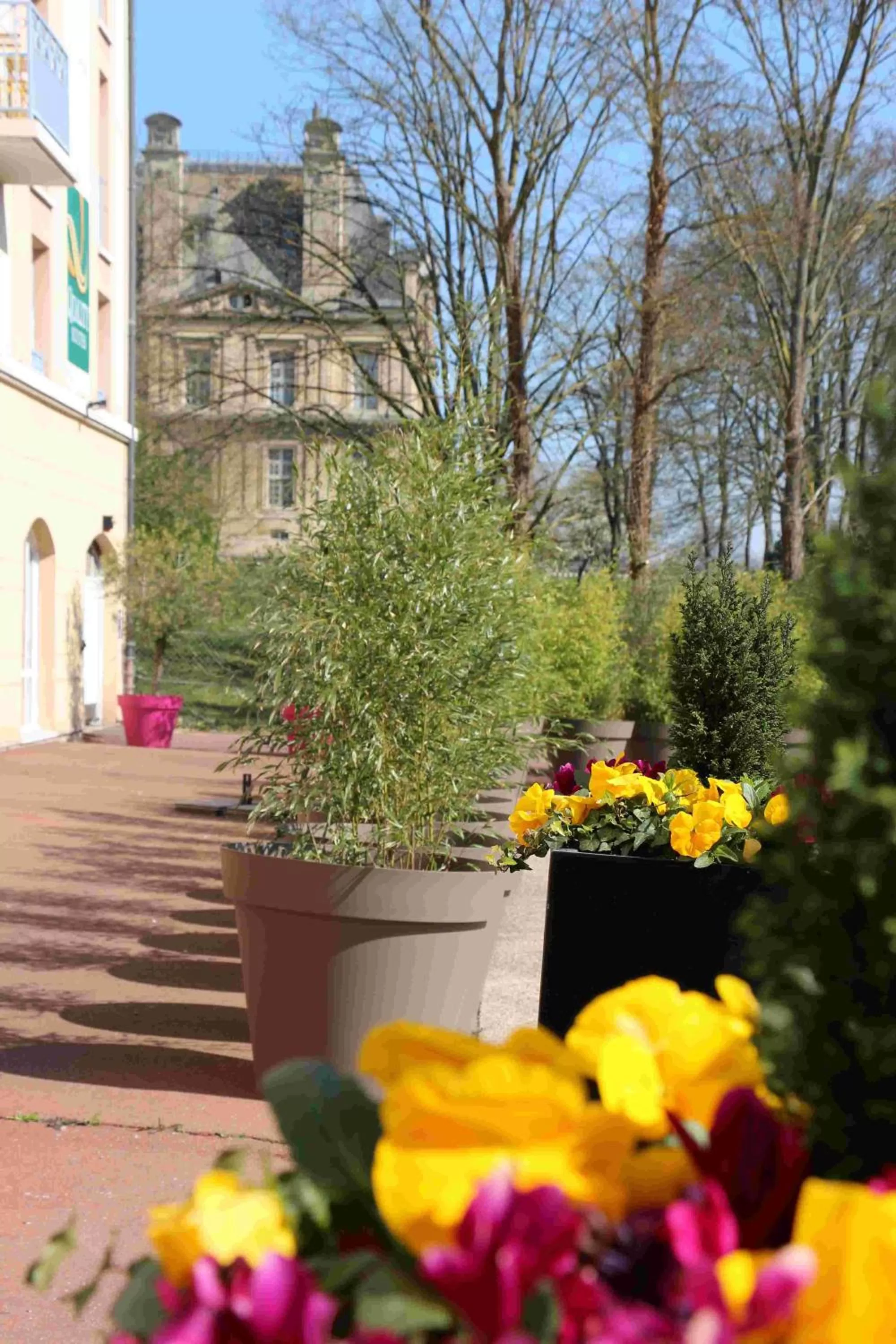 Facade/entrance in Hôtel Quality Suites Maisons-Laffitte Paris Ouest
