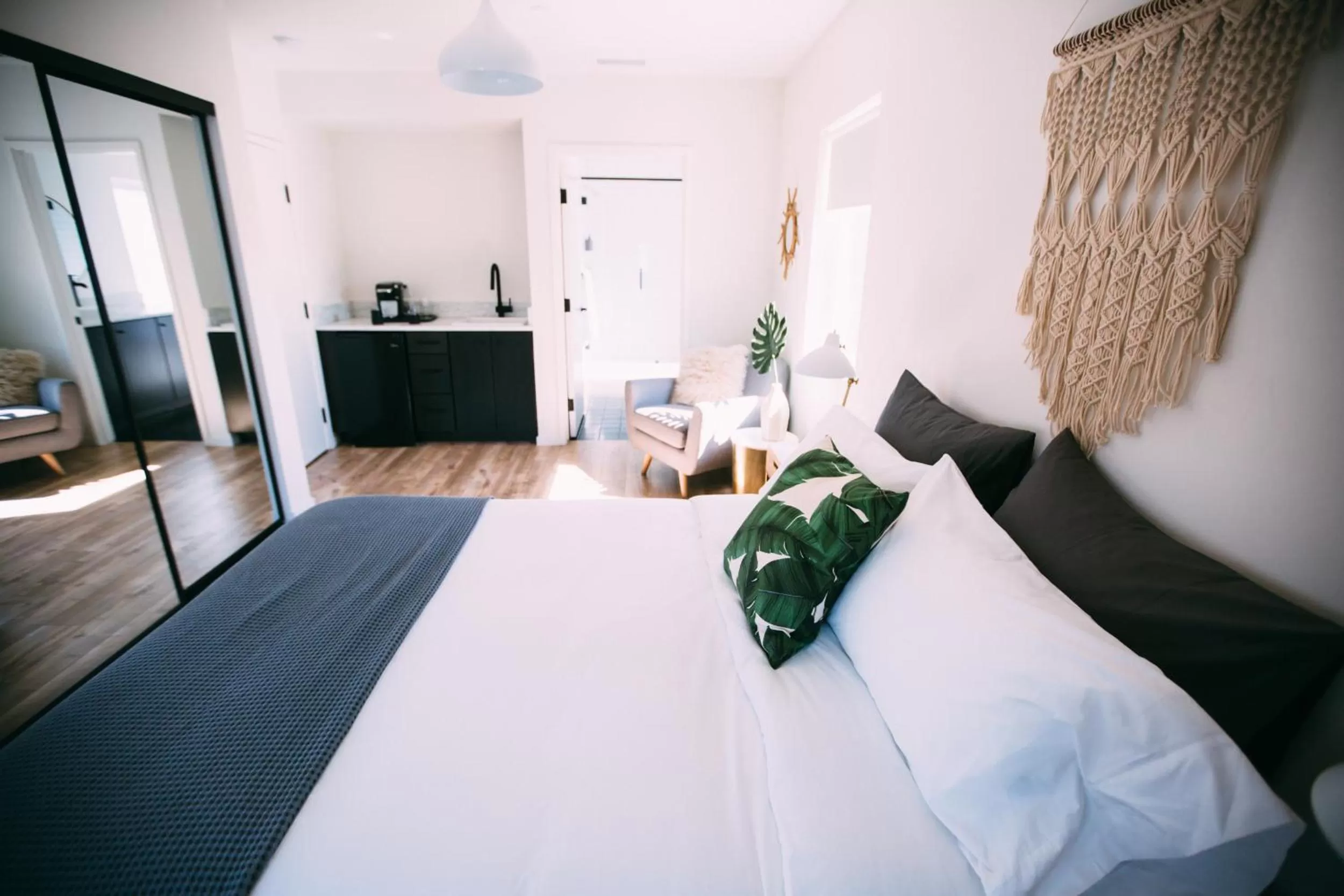 Photo of the whole room, Bed in Noon on Sunset Hill