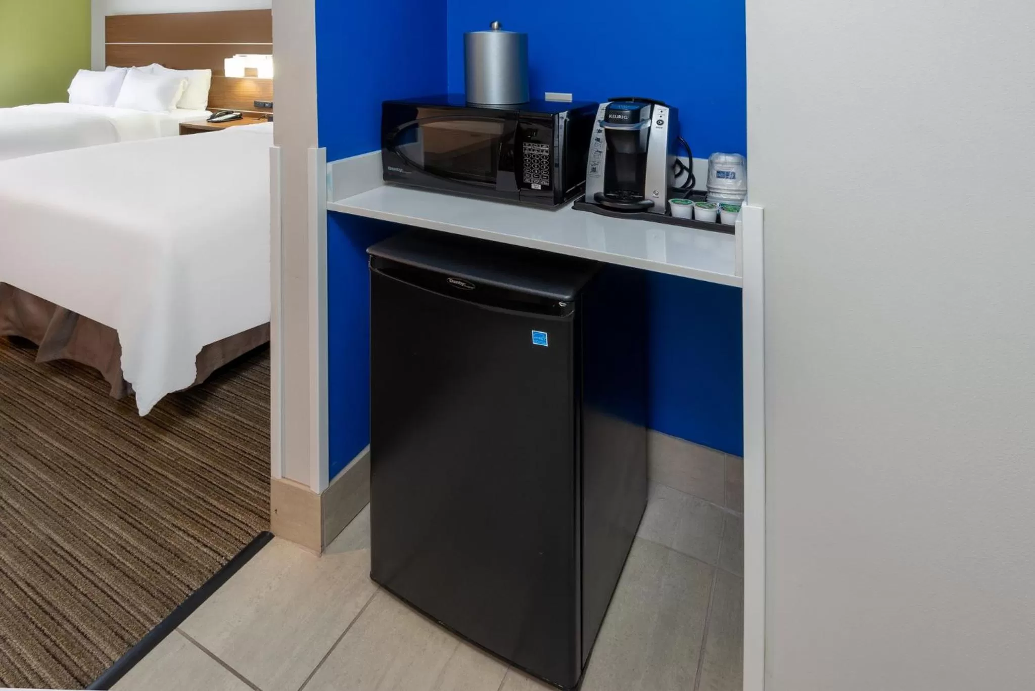 Photo of the whole room, Bed in Holiday Inn Express Vermilion by IHG