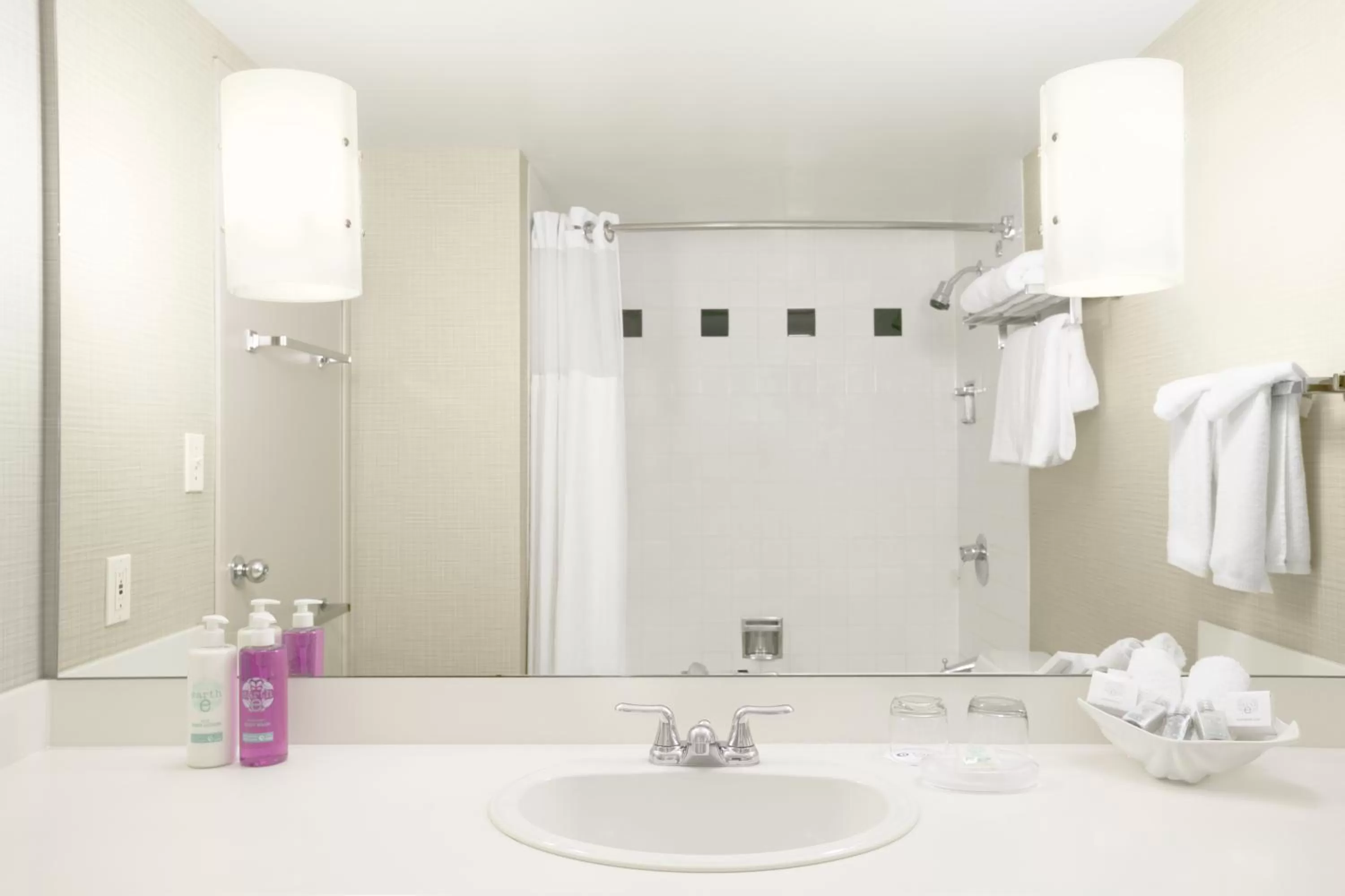 Coast Queen in Coast Victoria Hotel & Marina by APA