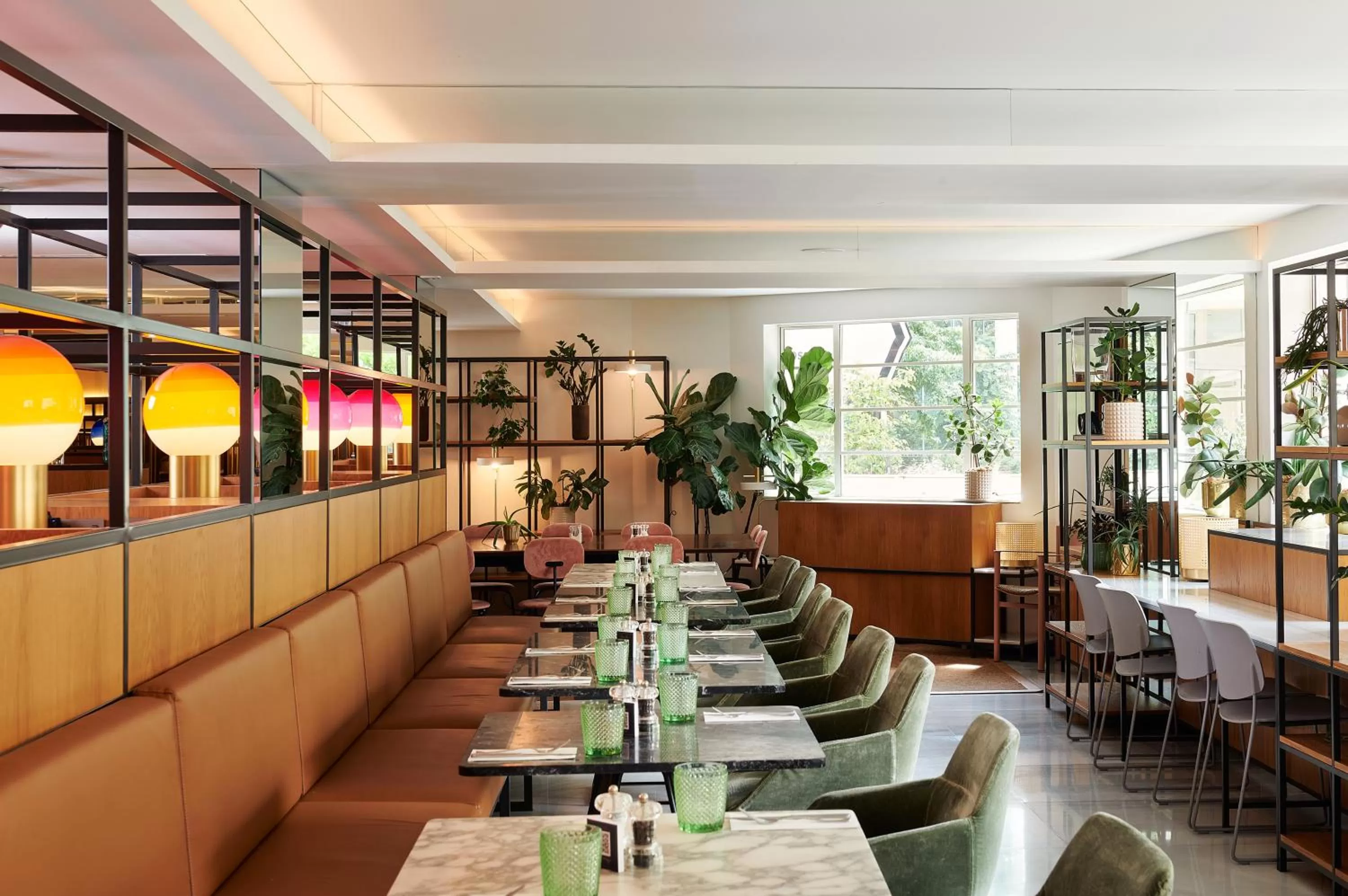 Restaurant/places to eat in Melia White House Hotel