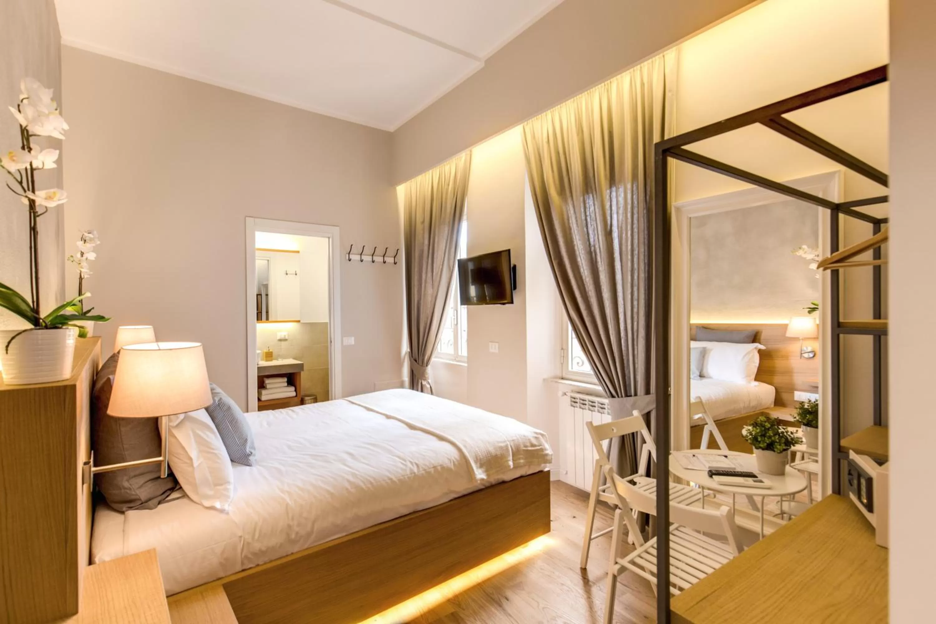 Photo of the whole room, Bed in The Spanish Suite Campo de' Fiori