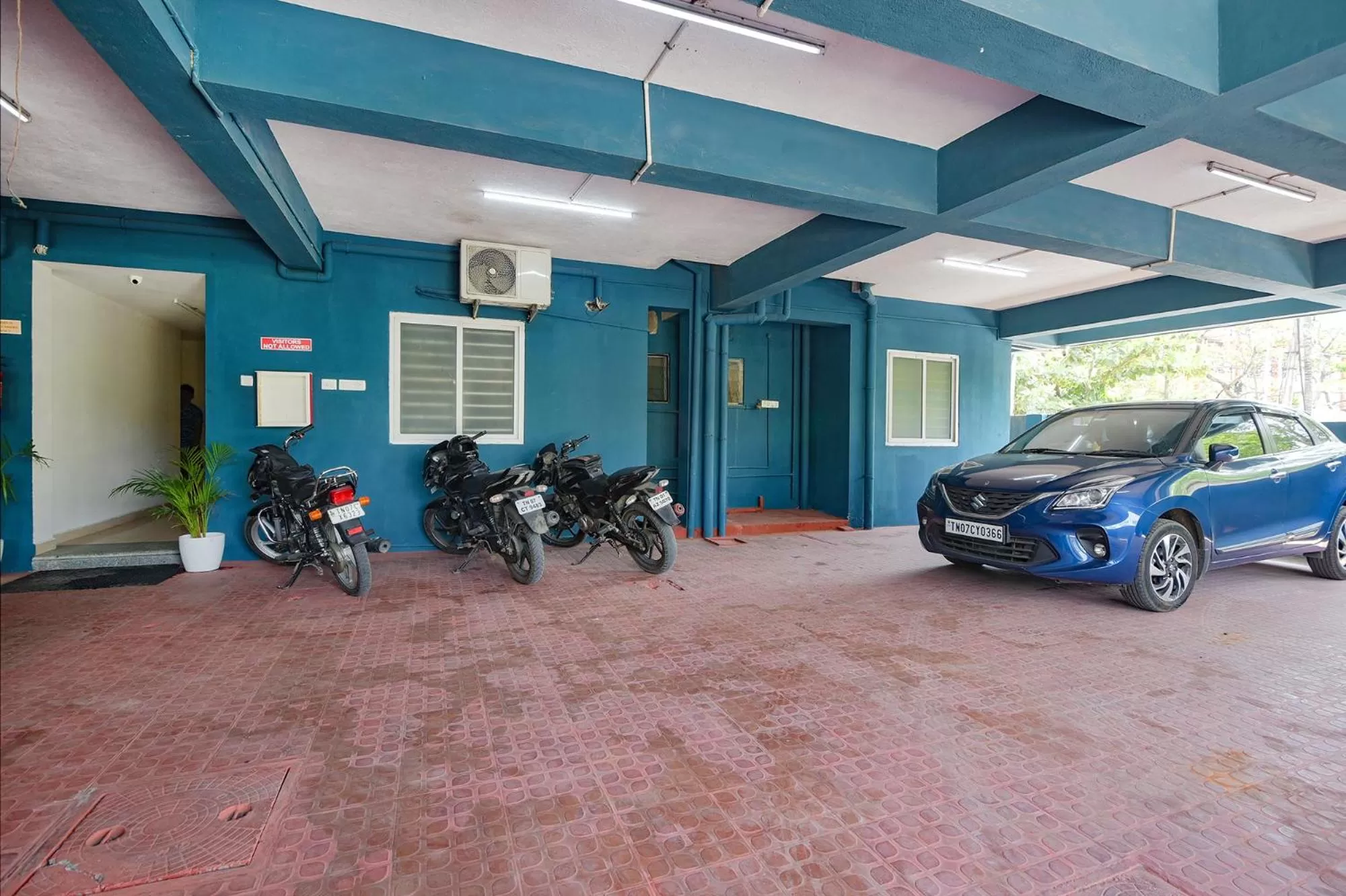 Parking in FabHotel Sasti Inn