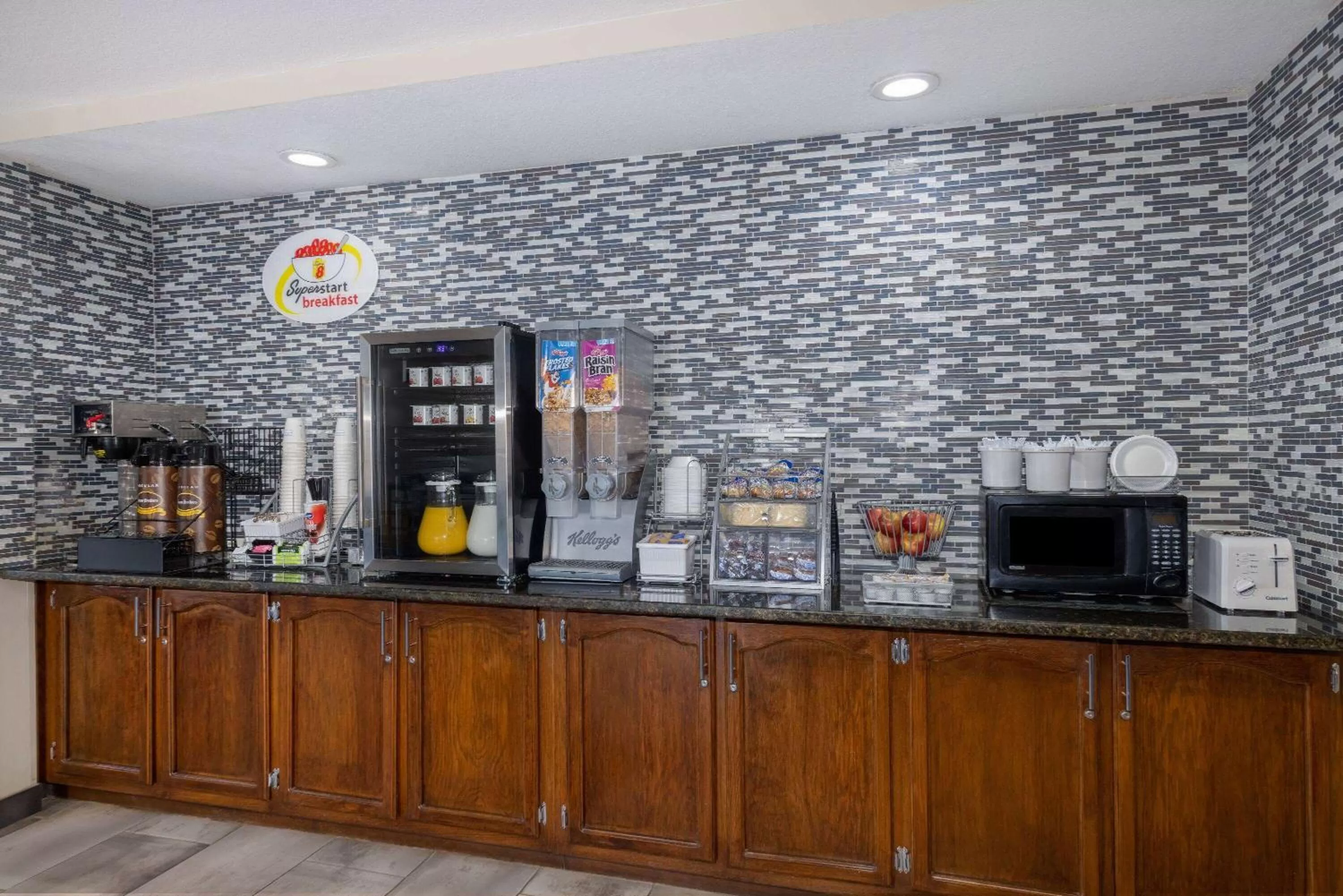 Restaurant/places to eat in Super 8 by Wyndham De Soto