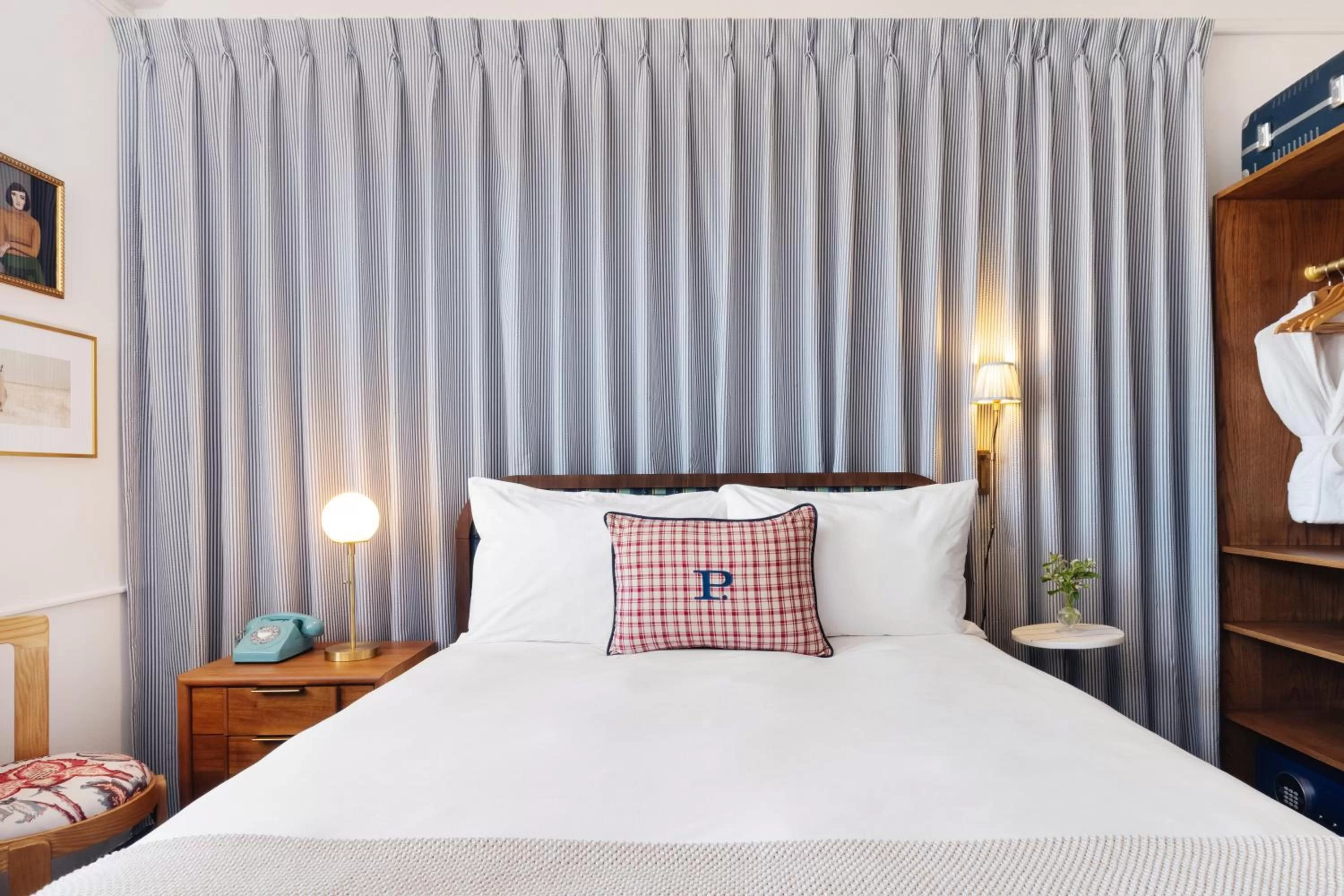 Bed in Palihotel San Diego Gaslamp Quarter