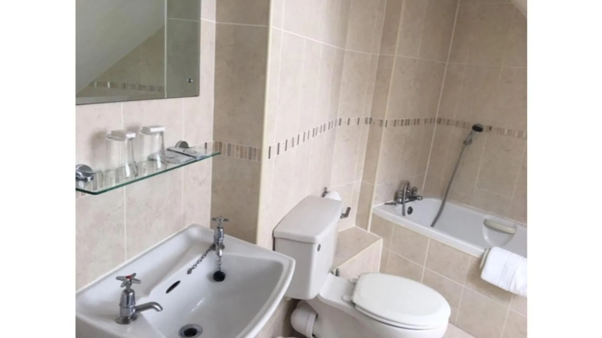Bathroom in Runnymede Court Hotel