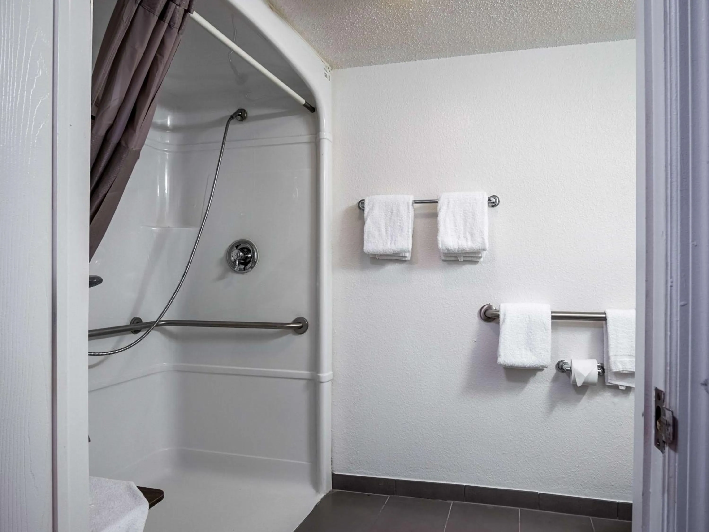 Shower in Studio 6-Miamisburg, OH - Dayton