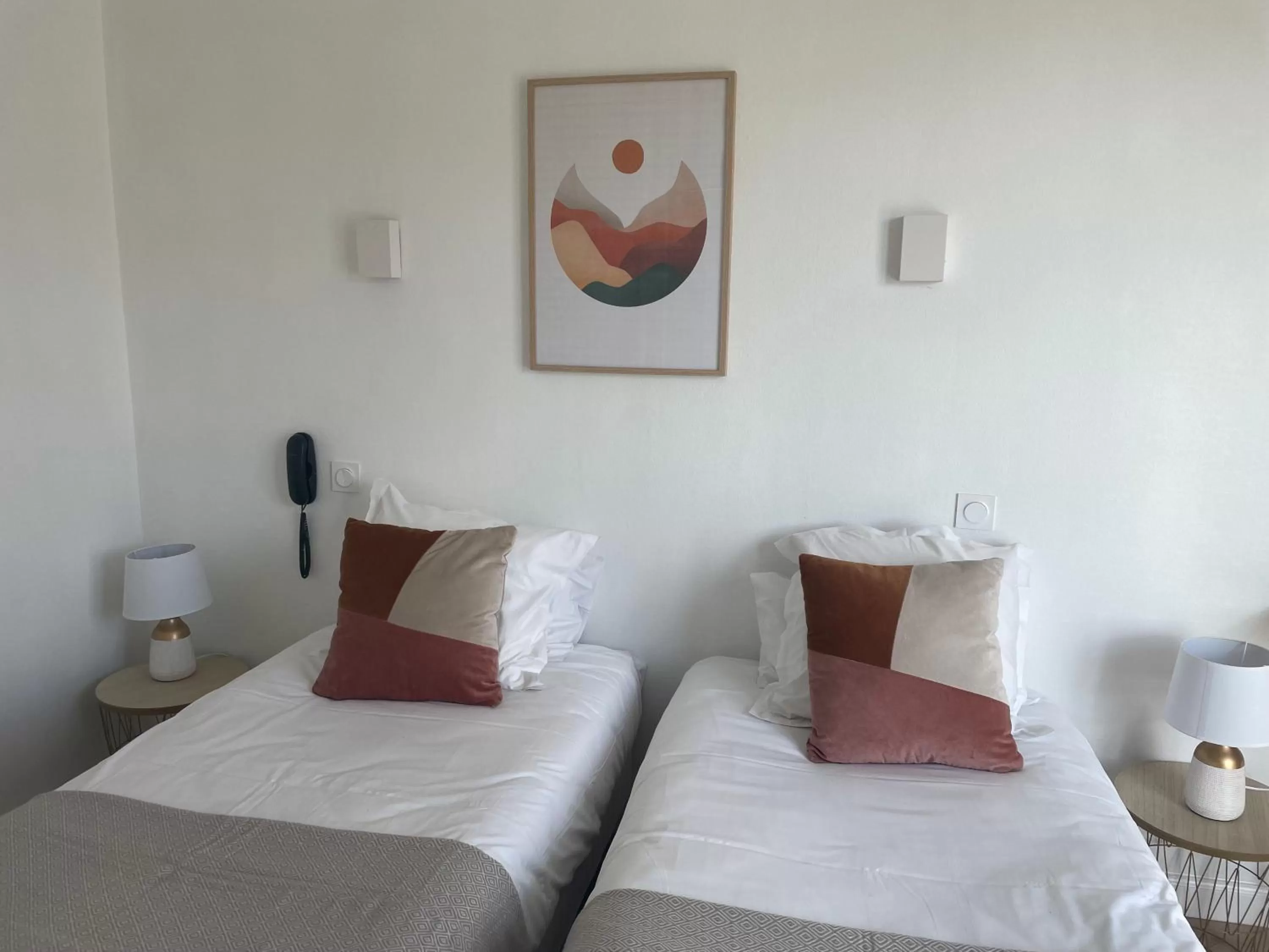 Bed in Hôtel Porte Mars Reims Gare Centre Arena