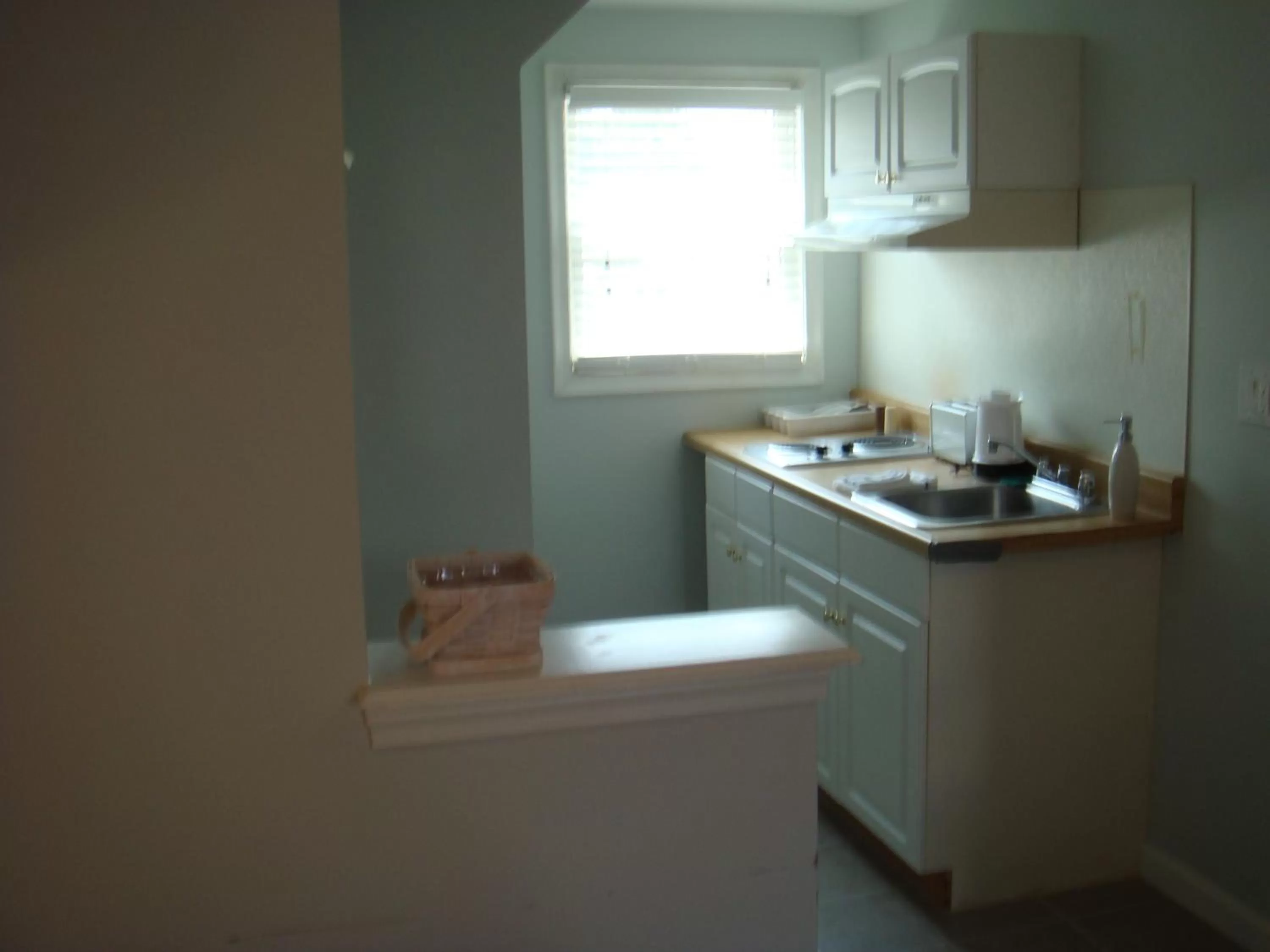 Kitchen or kitchenette, Kitchen/Kitchenette in The Atlantic Motel