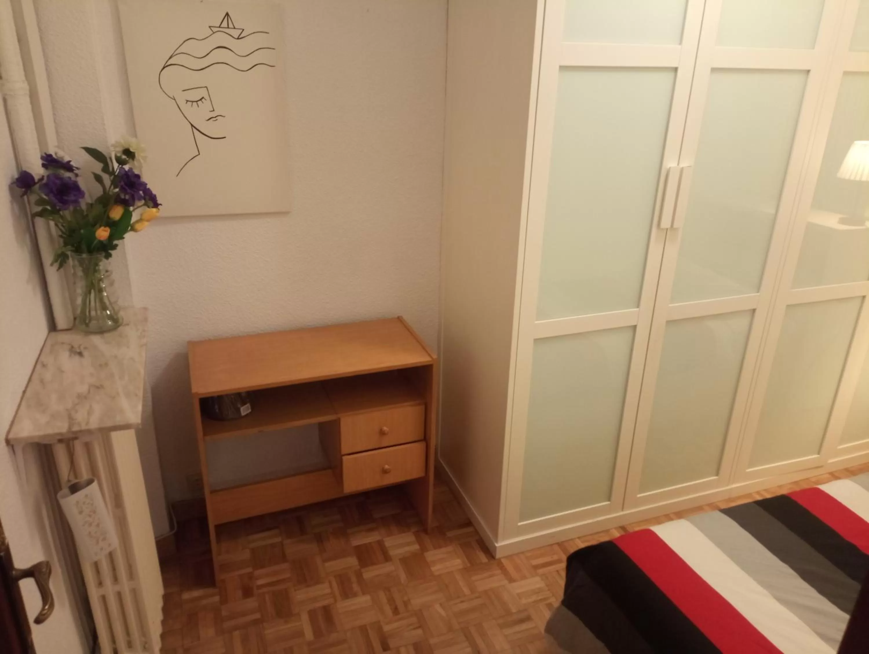 TV/Entertainment Center in Habitación Centro Men Only