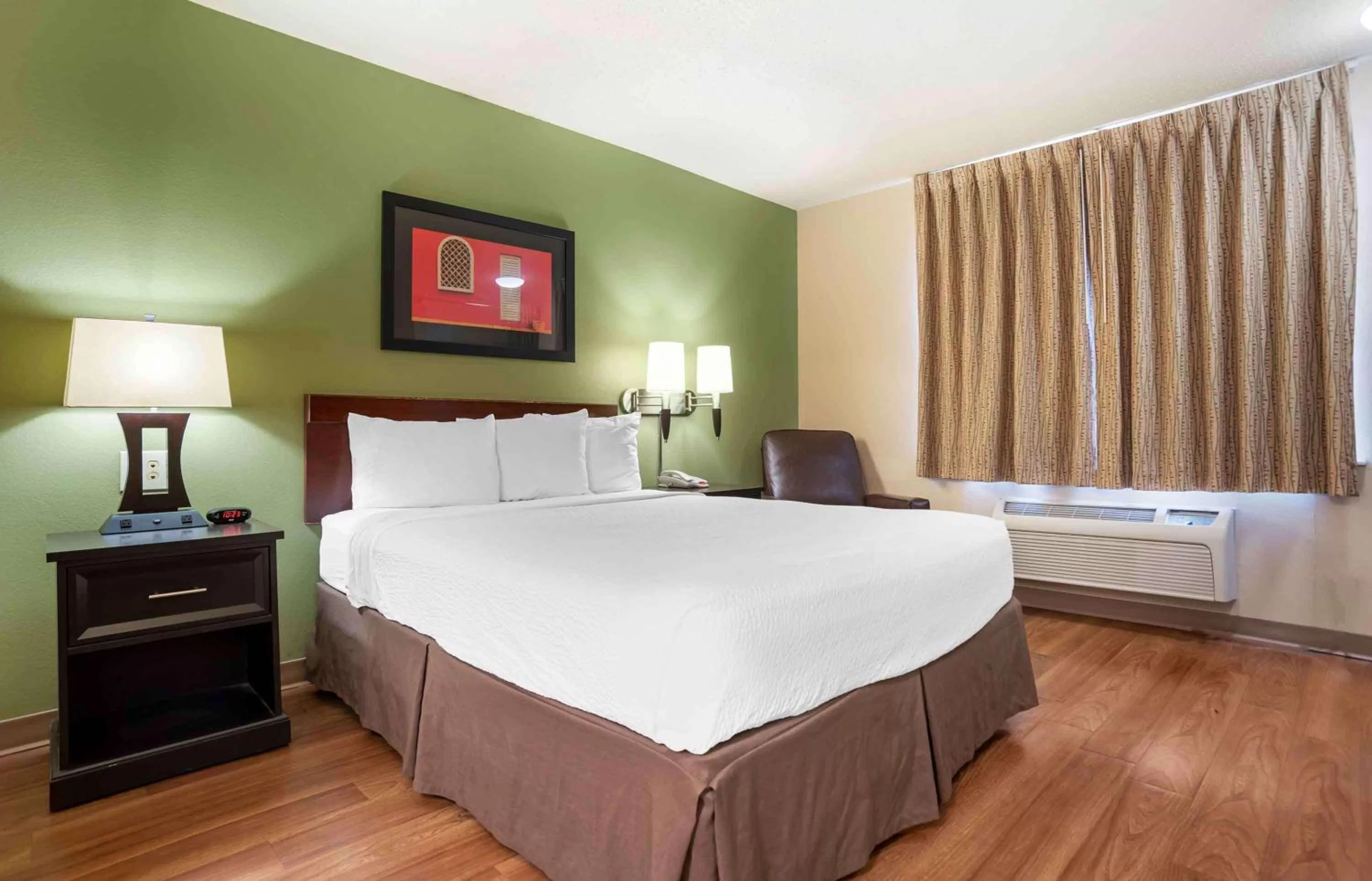 Bedroom, Bed in Extended Stay America Select Suites - Baton Rouge - Citiplace