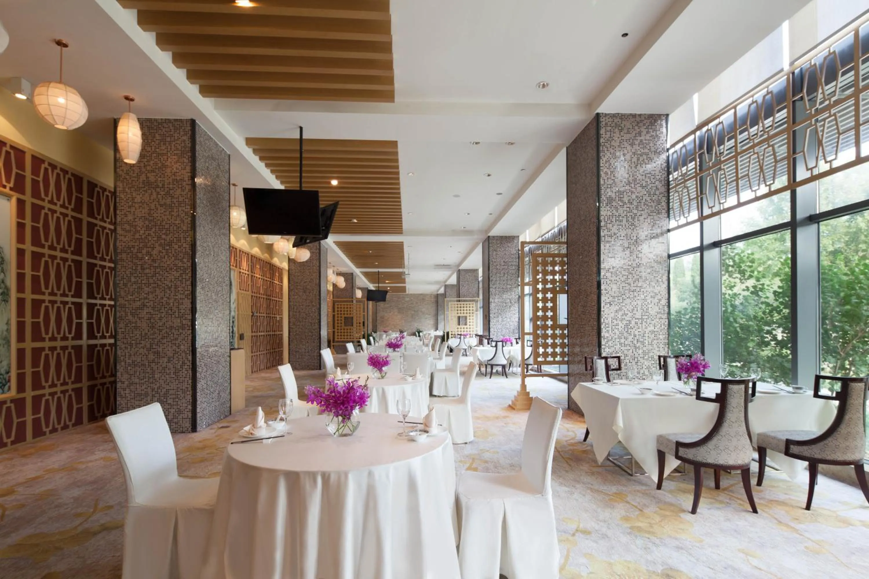 Restaurant/places to eat in Holiday Inn Beijing Shijingshan Parkview by IHG