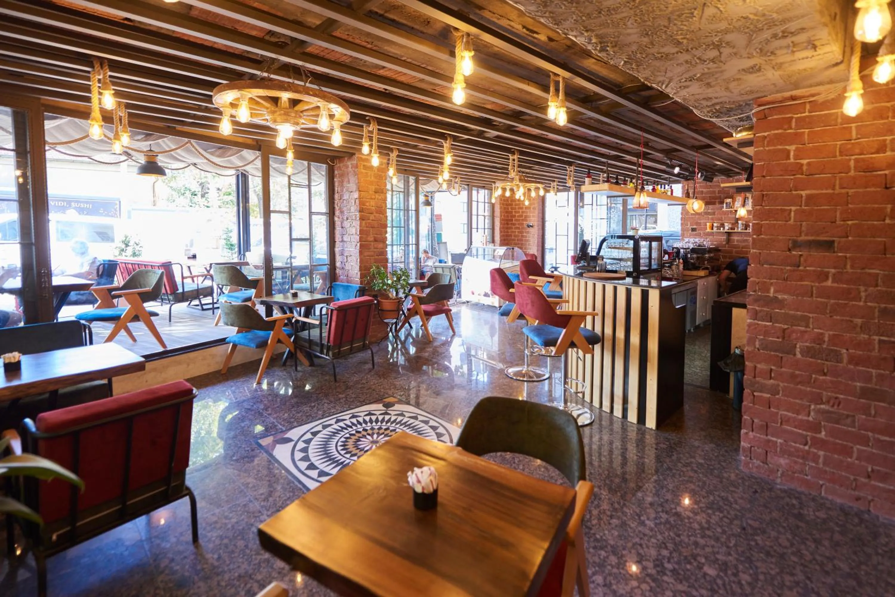 Restaurant/places to eat in Sunlight Hotel