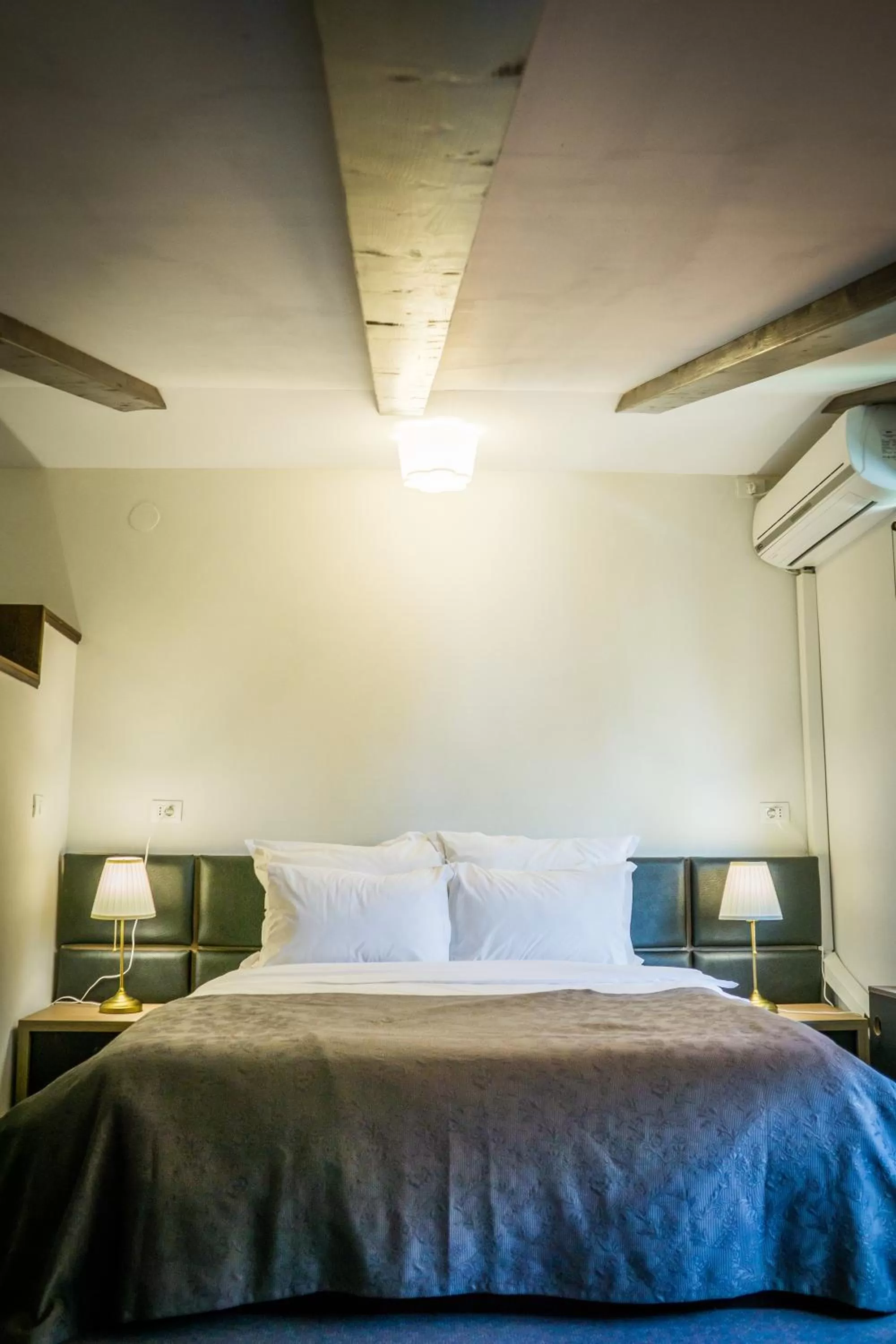 Photo of the whole room, Bed in Nest