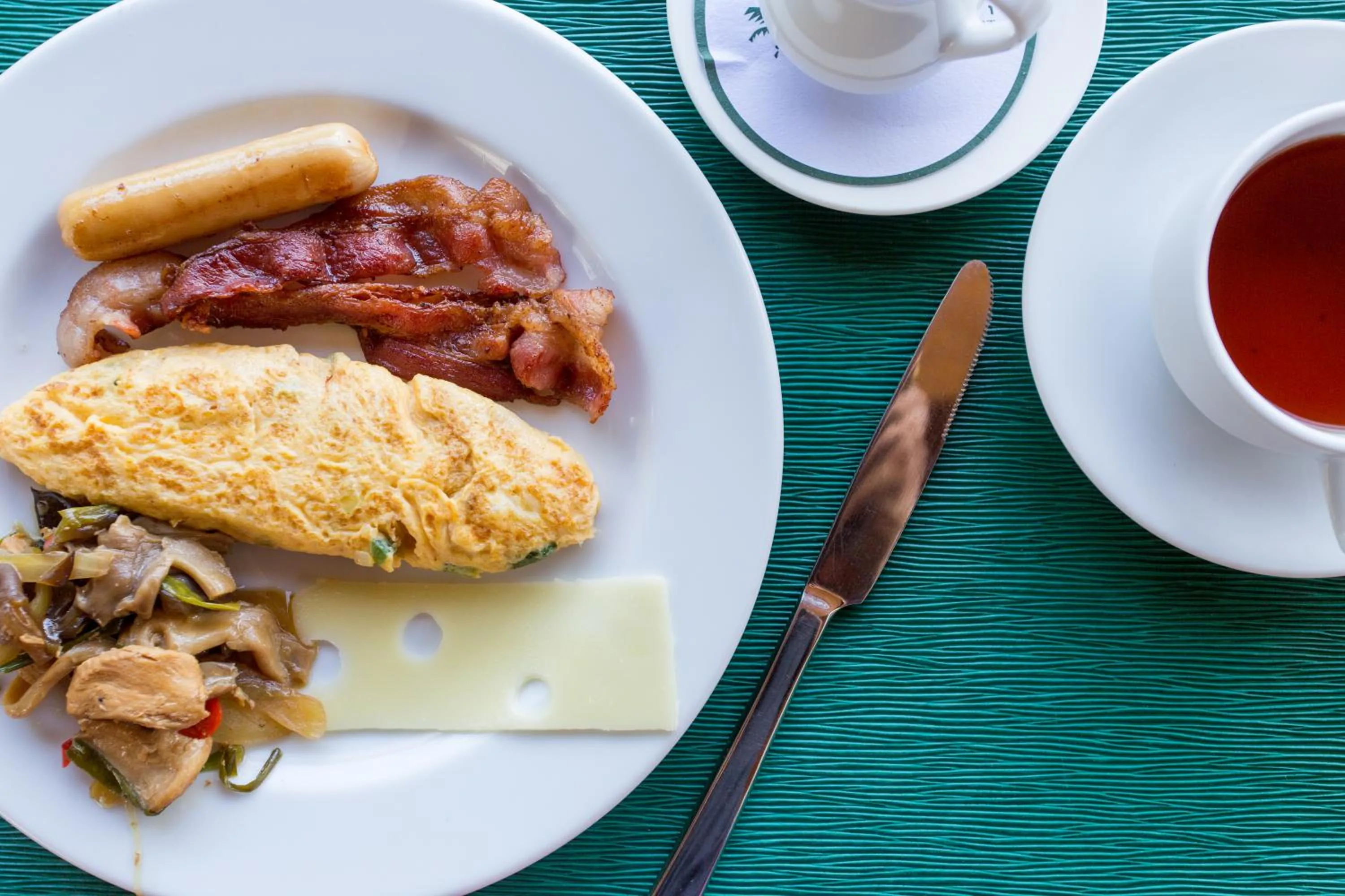 Food and drinks in Andaman White Beach Resort - SHA Plus