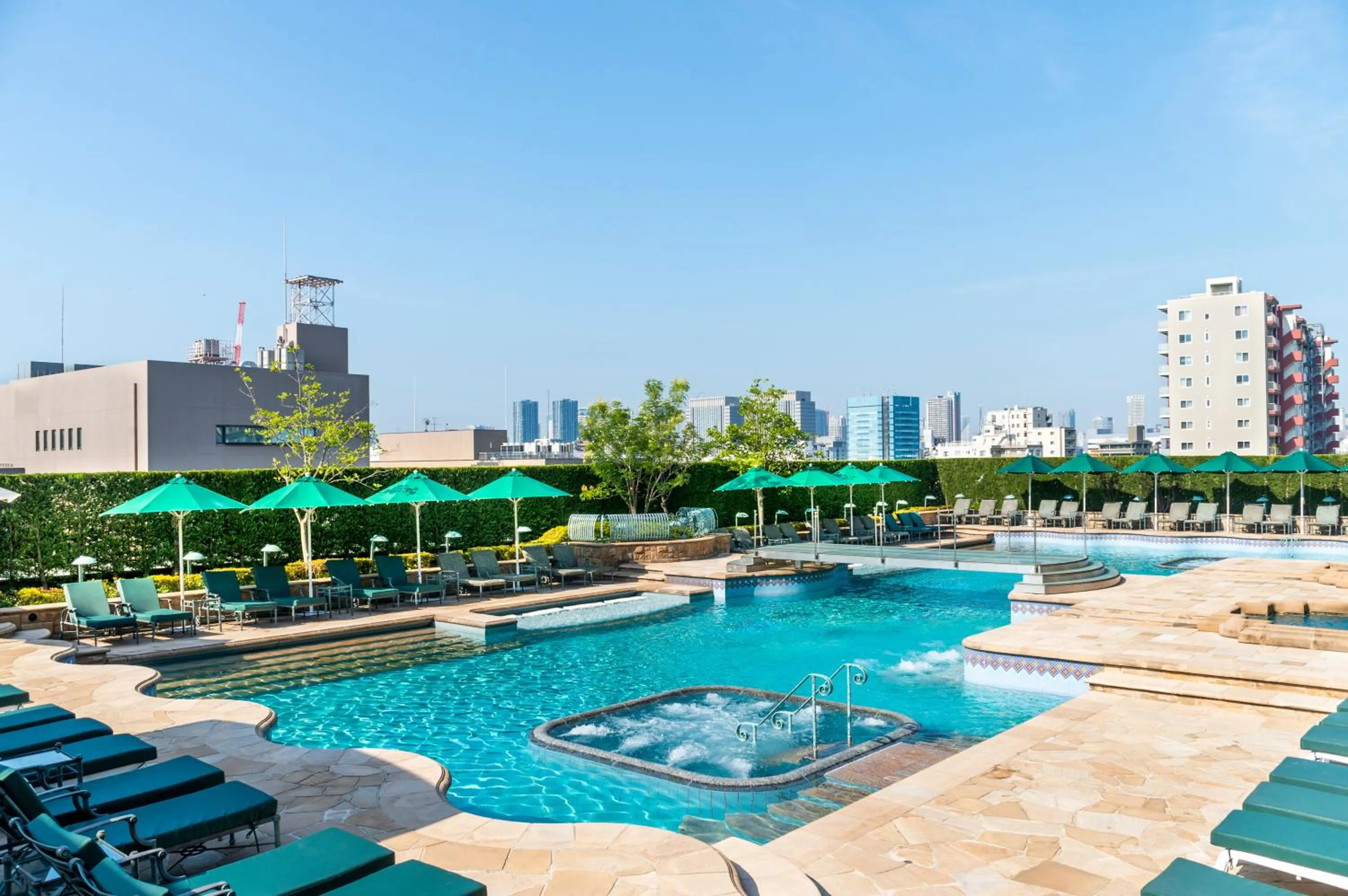 Swimming pool in Hotel East 21 Tokyo