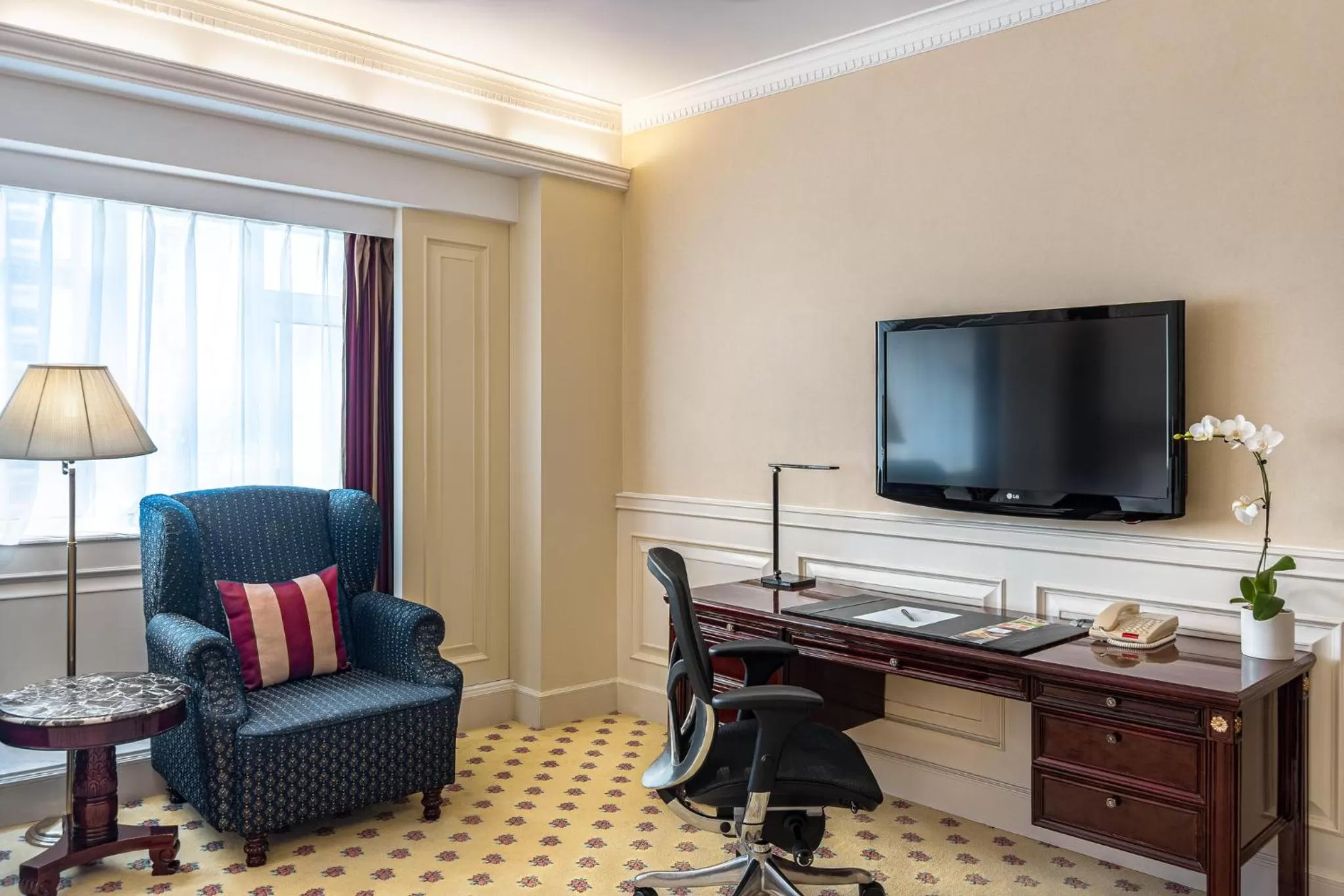 Photo of the whole room in Crowne Plaza Hotel & Suites Landmark Shenzhen by IHG