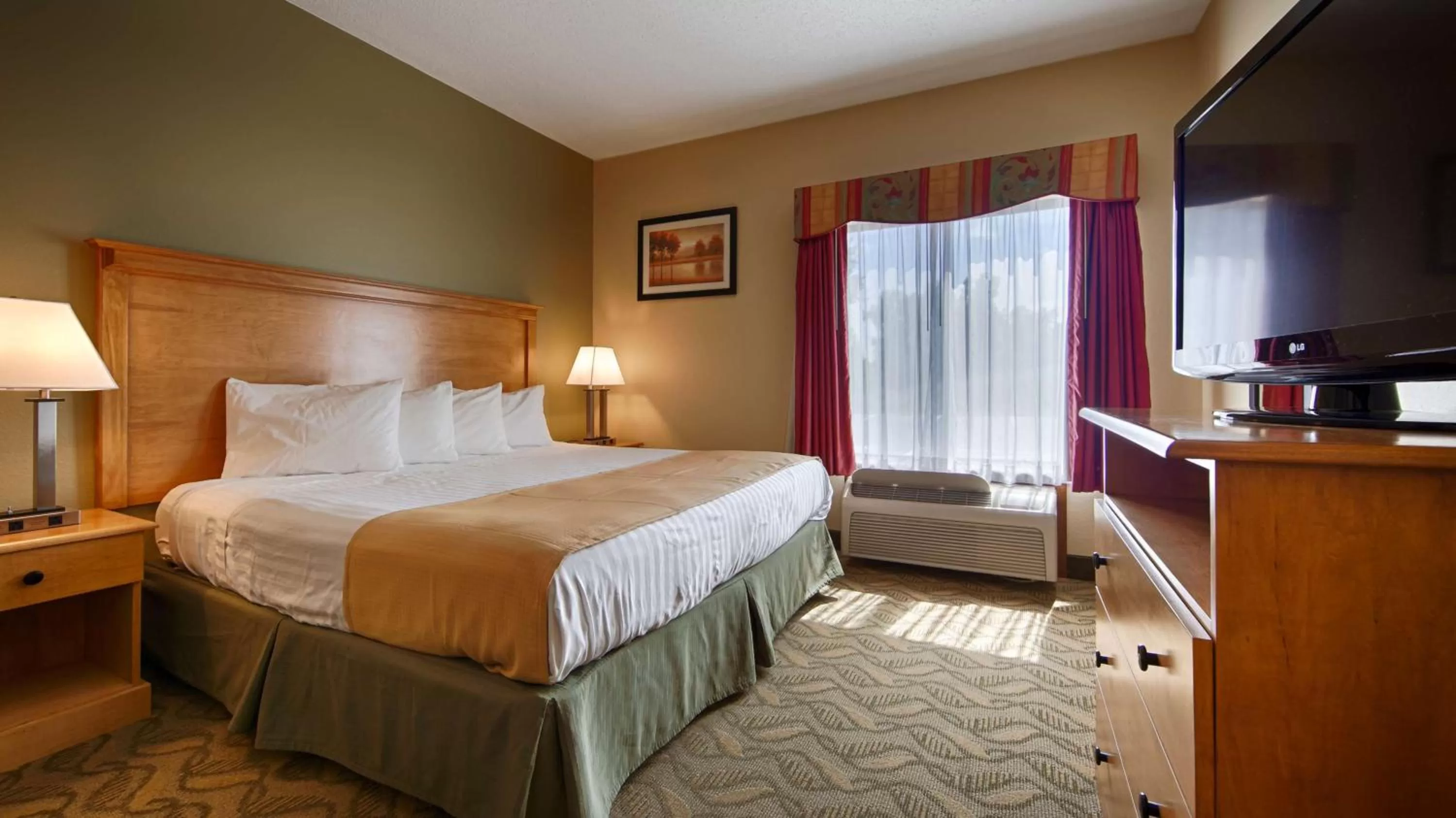 Queen Room - Disability Access in Best Western Crossroads Inn