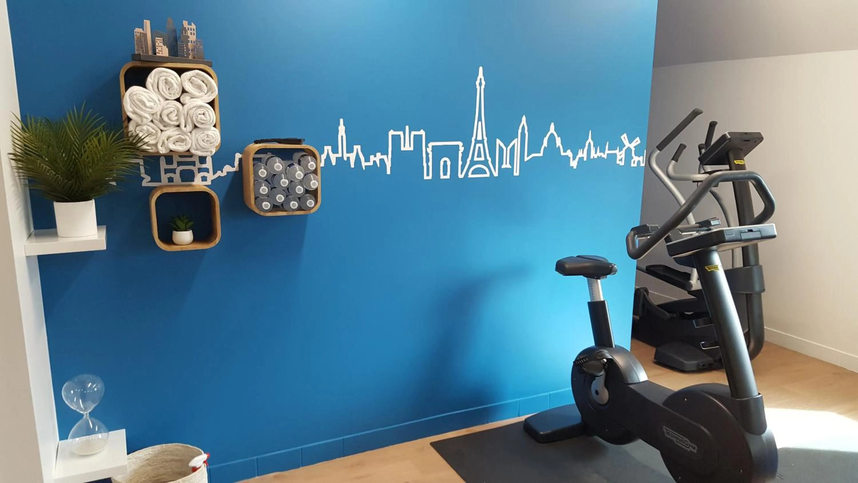 Fitness centre/facilities in Holiday Inn Express Paris - Velizy by IHG