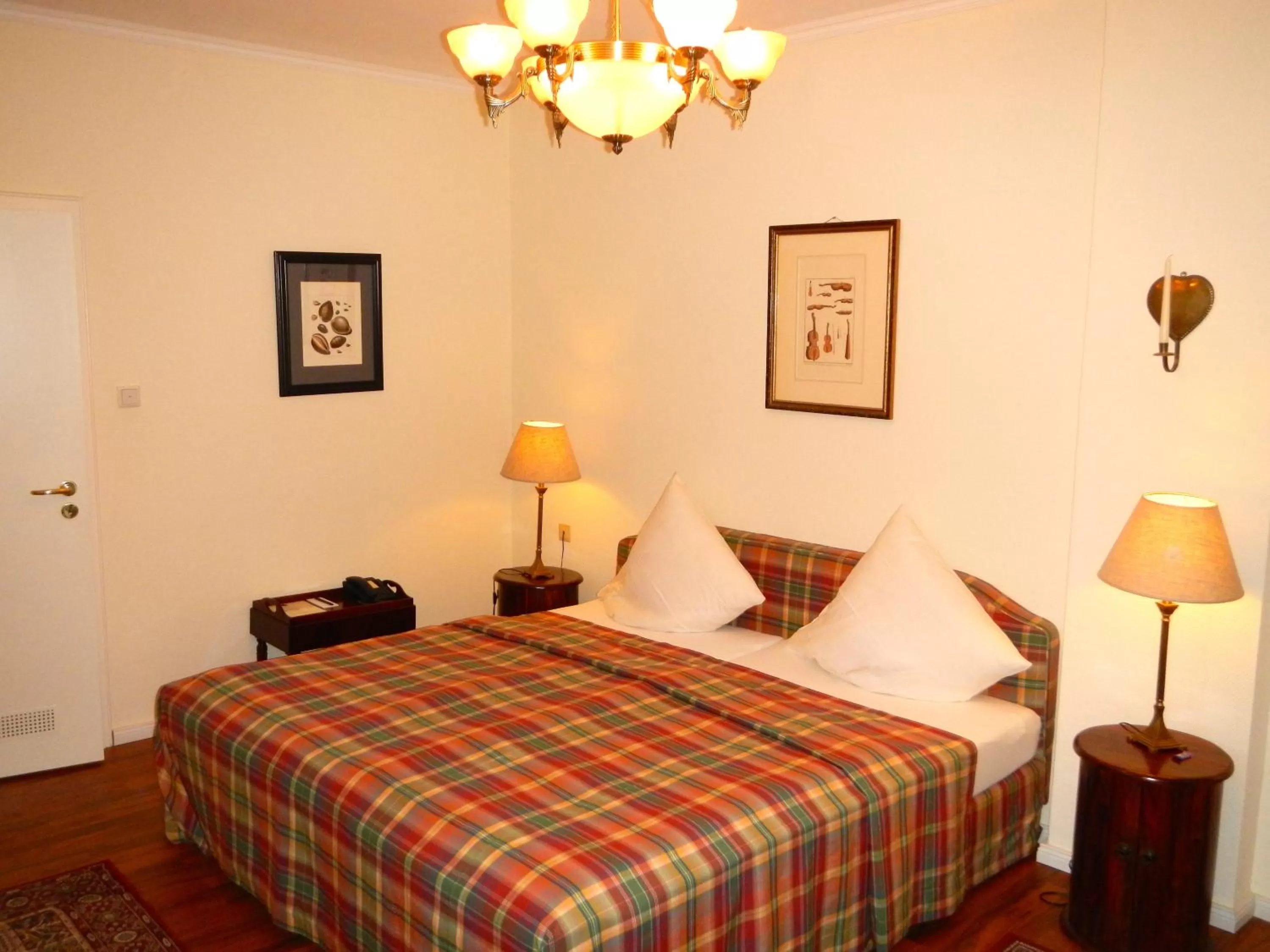 Photo of the whole room, Bed in Hotel Villa Meererbusch