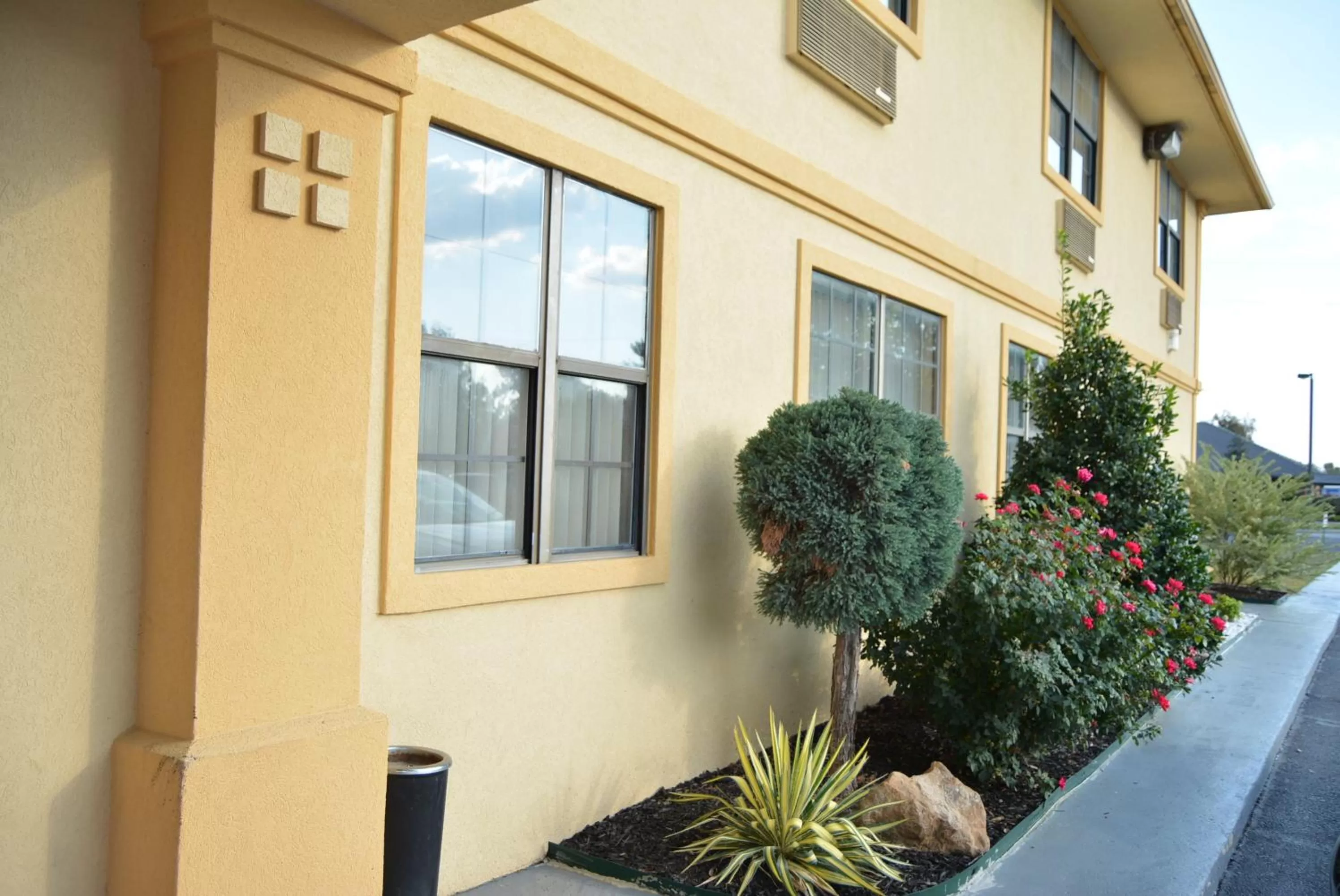 Facade/entrance in Super 8 by Wyndham Sulphur