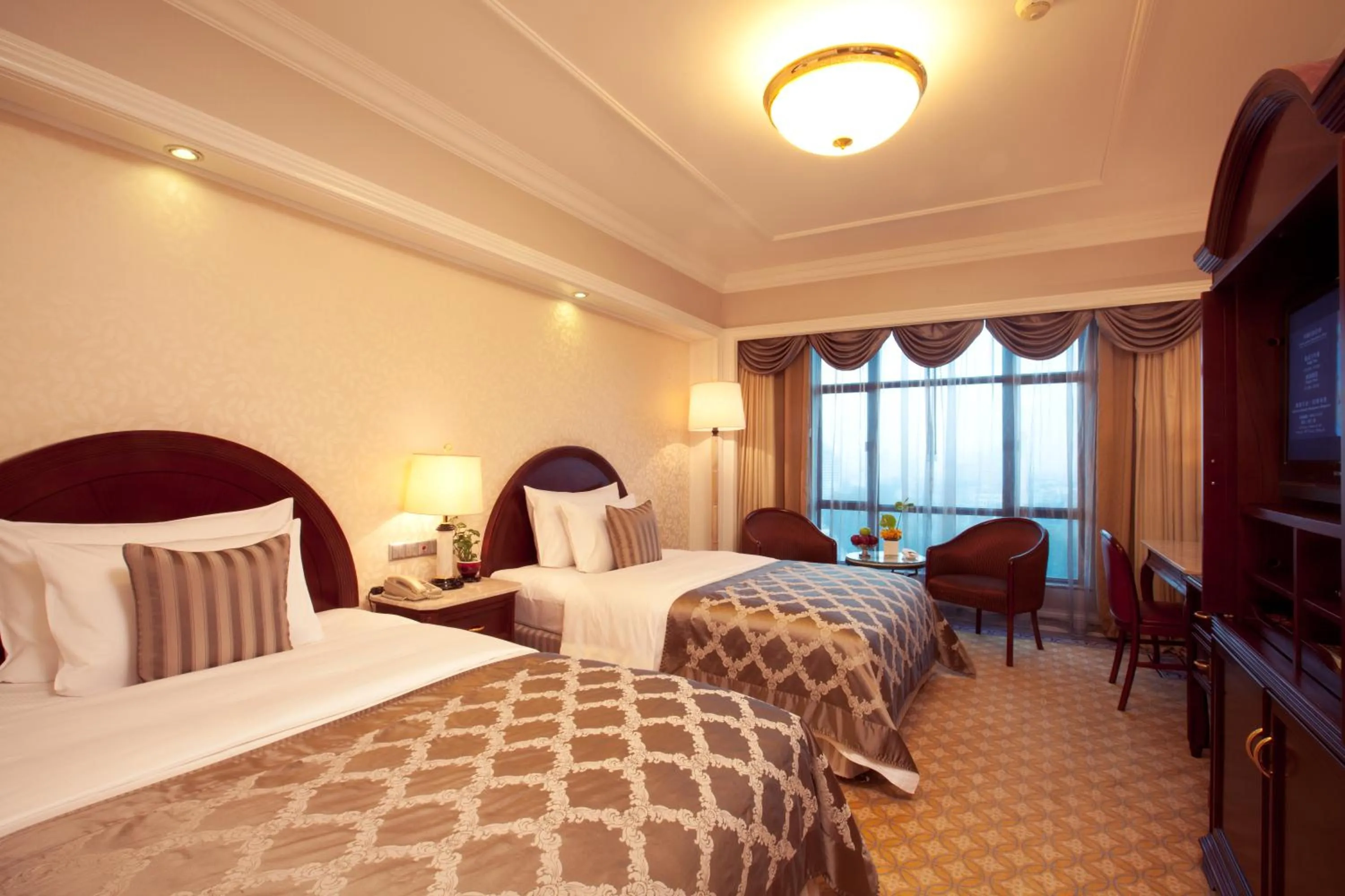 Bed in Green Lake Hotel