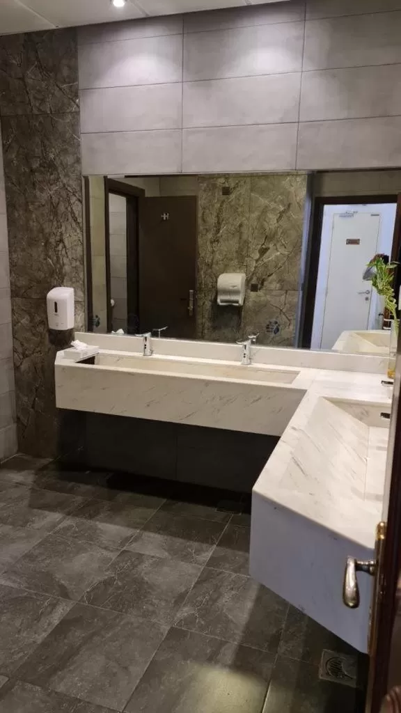 Bathroom in Jiwar Al Madina Hotel