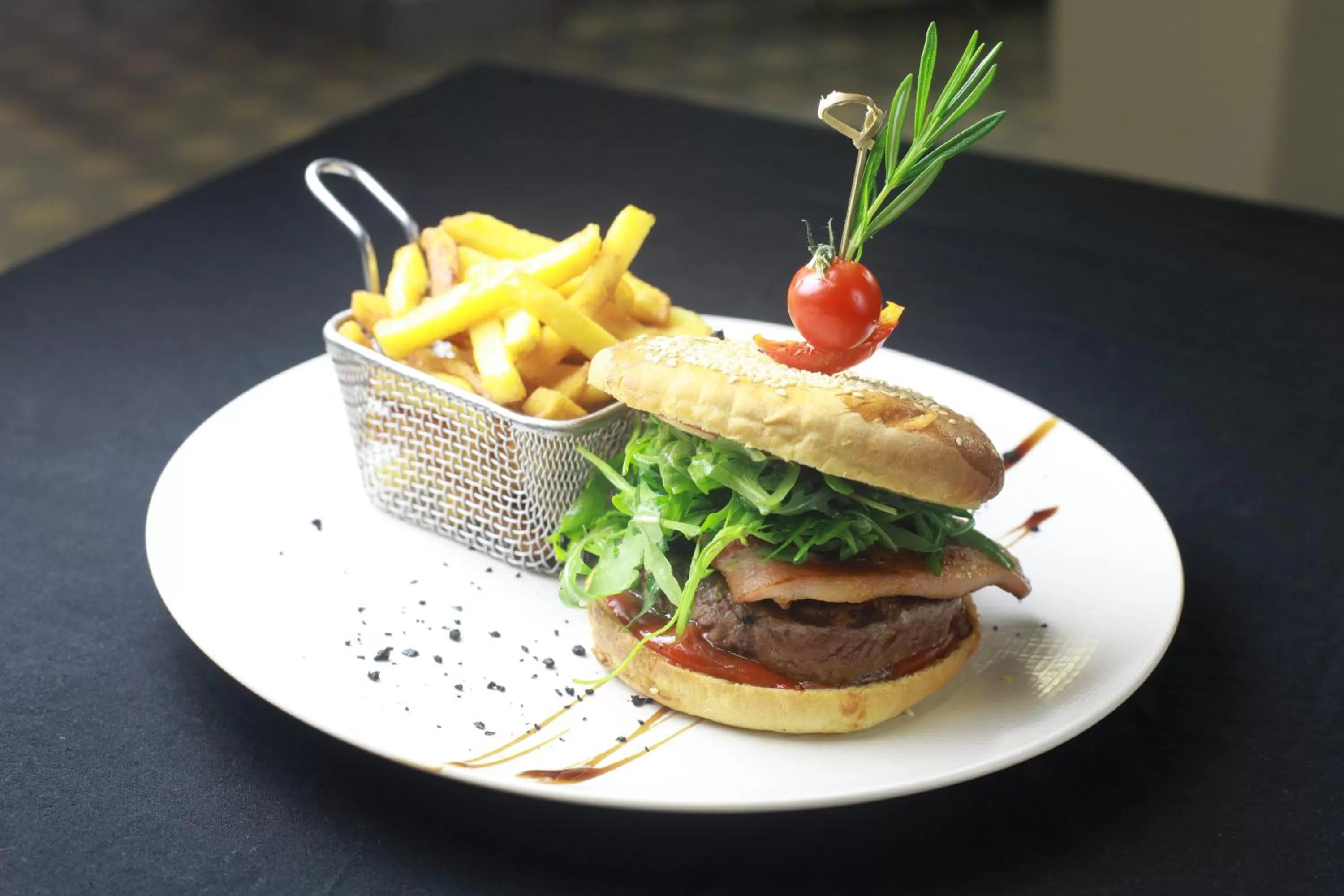 Restaurant/places to eat in Appart'Hôtel LIDO au bord de l'eau