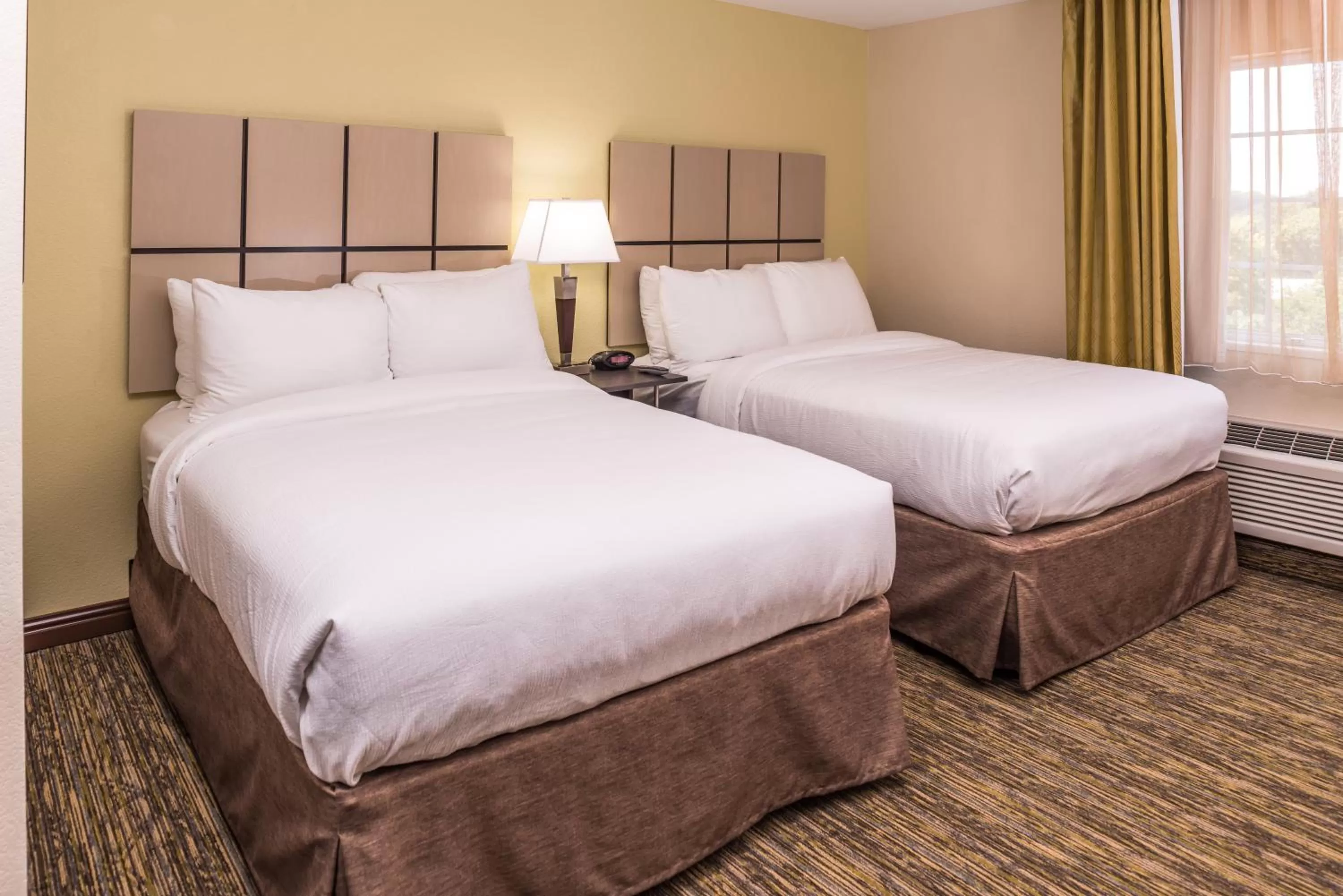 Photo of the whole room, Bed in Candlewood Suites Kansas City by IHG