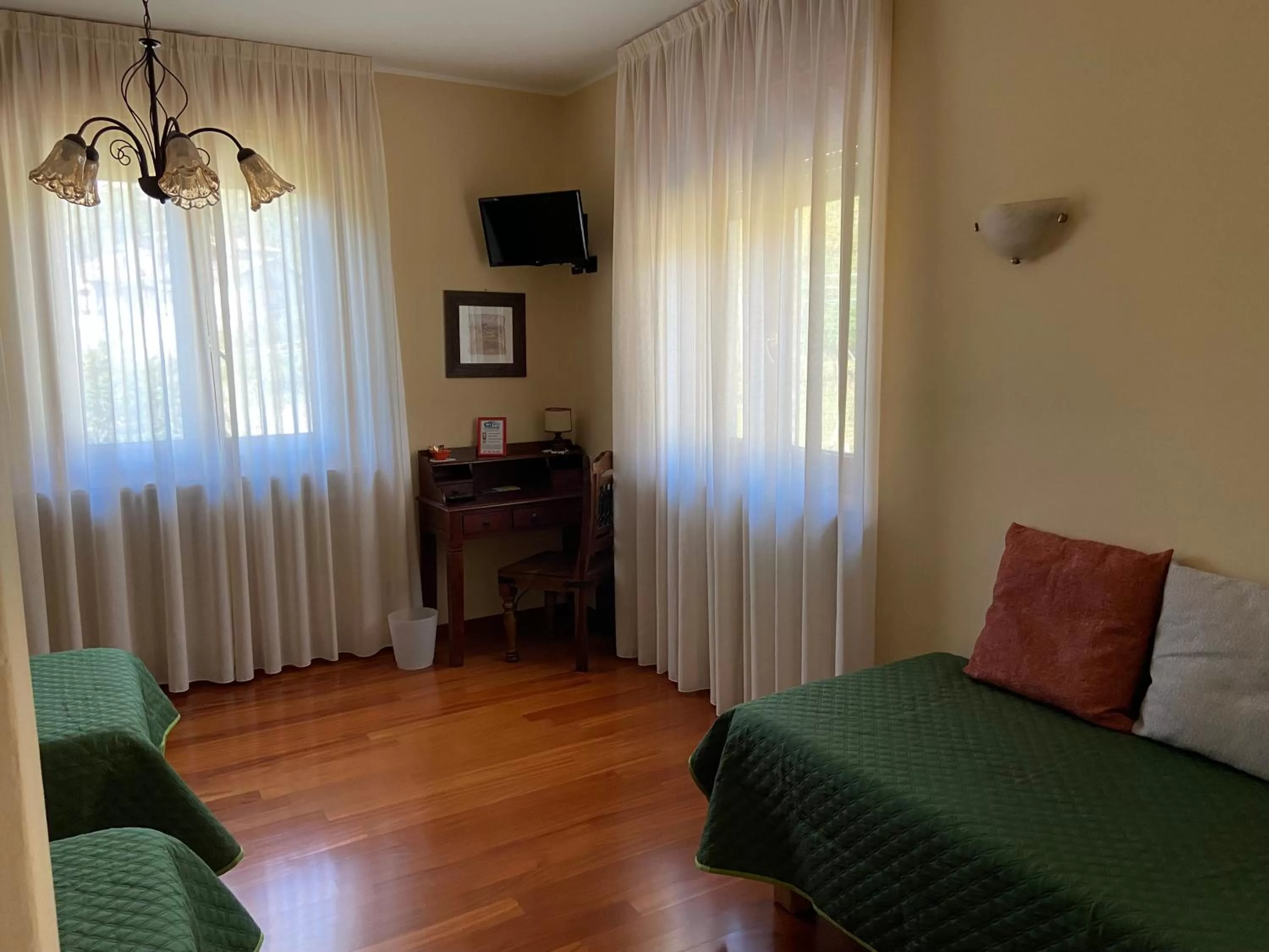 Photo of the whole room in La Via del Sole