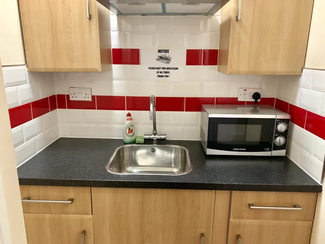 Communal kitchen in Britannia Inn Hotel