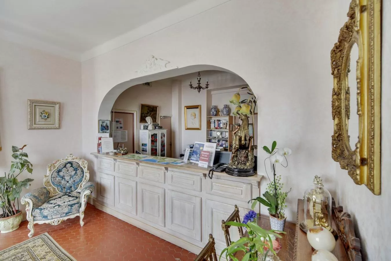 Lobby or reception in Le Château de Mei Lese